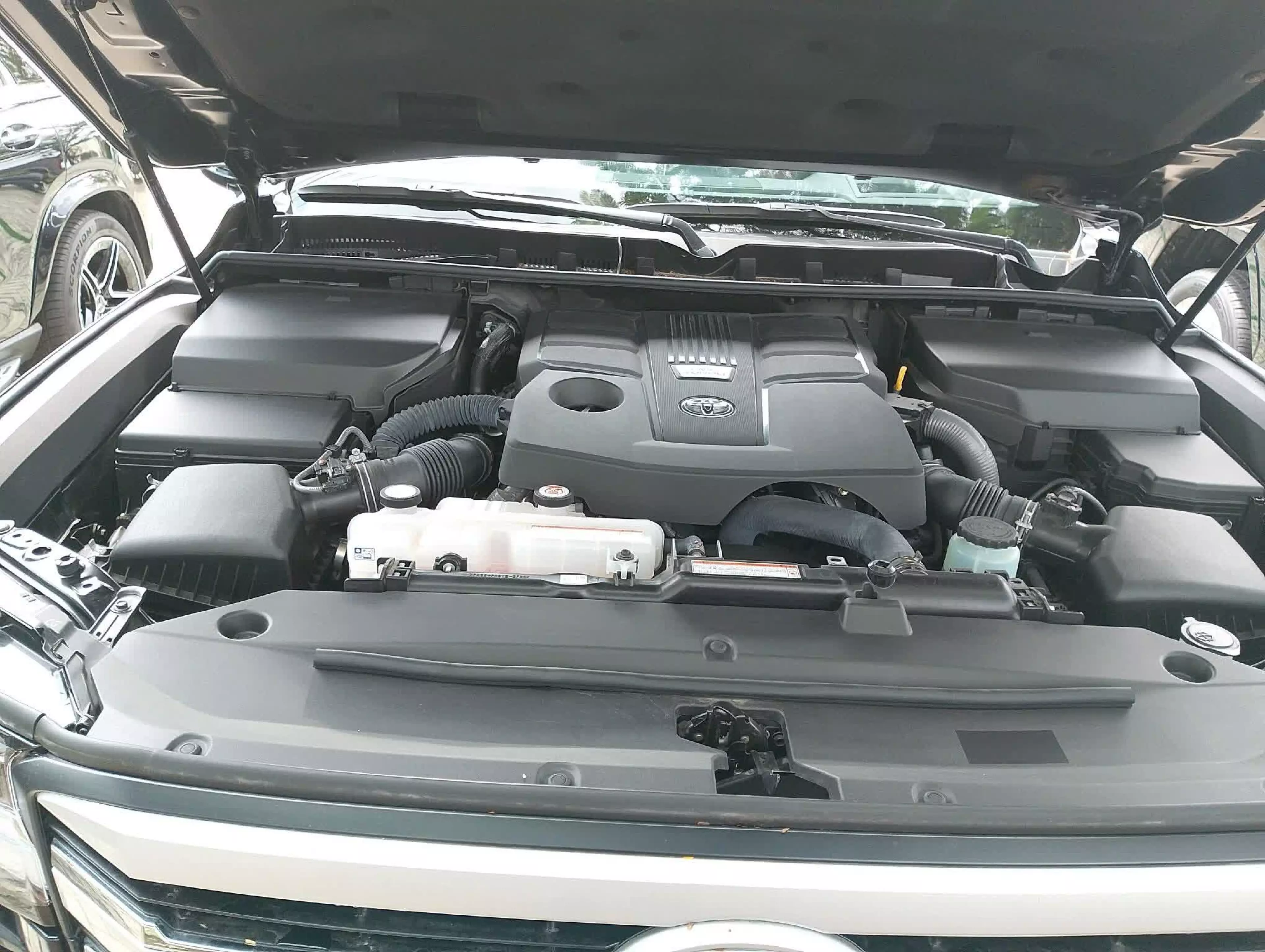 Toyota  Land Cruiser VXR V8   - 2024