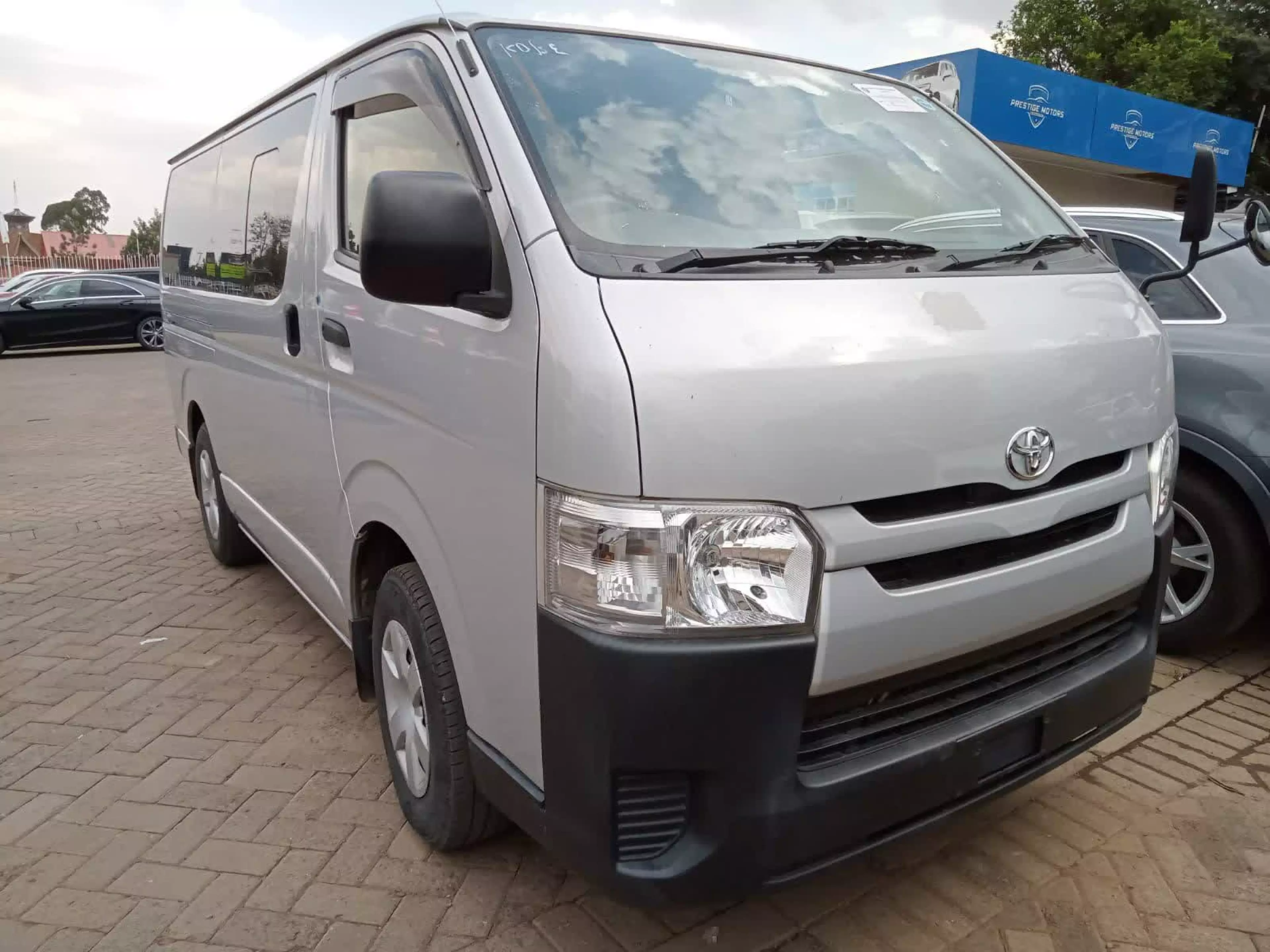 Toyota Hiace - 2016