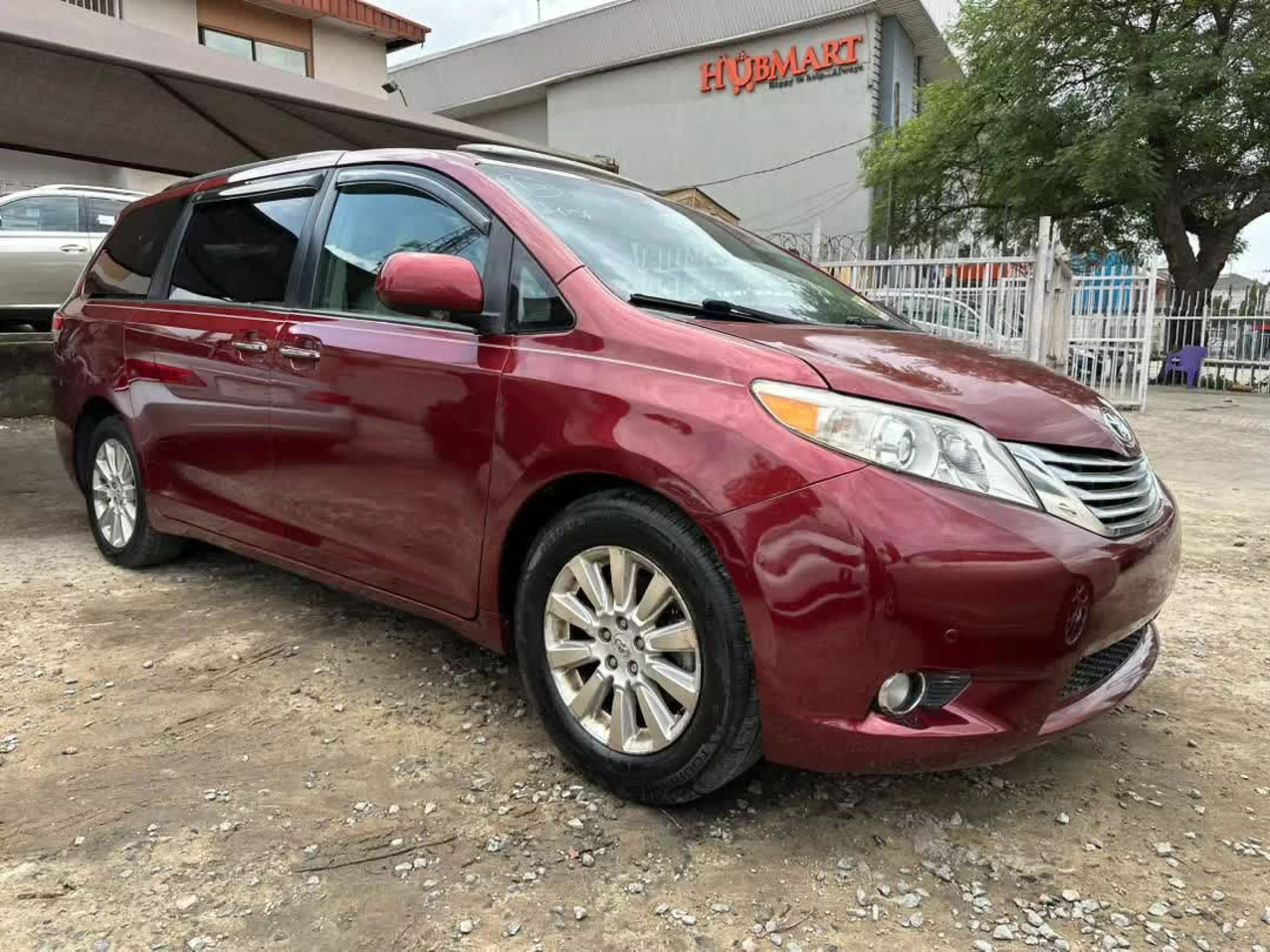 Toyota Sienna - 2011