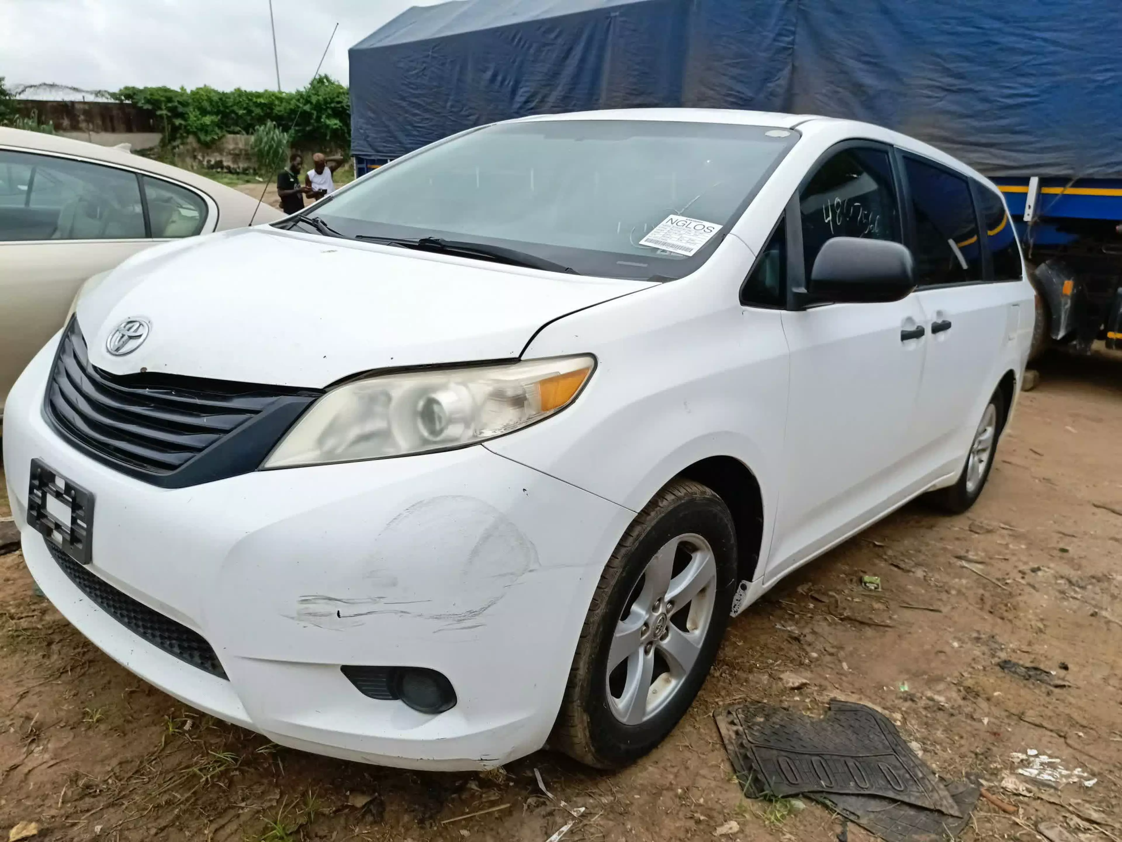 Toyota Sienna - 2011