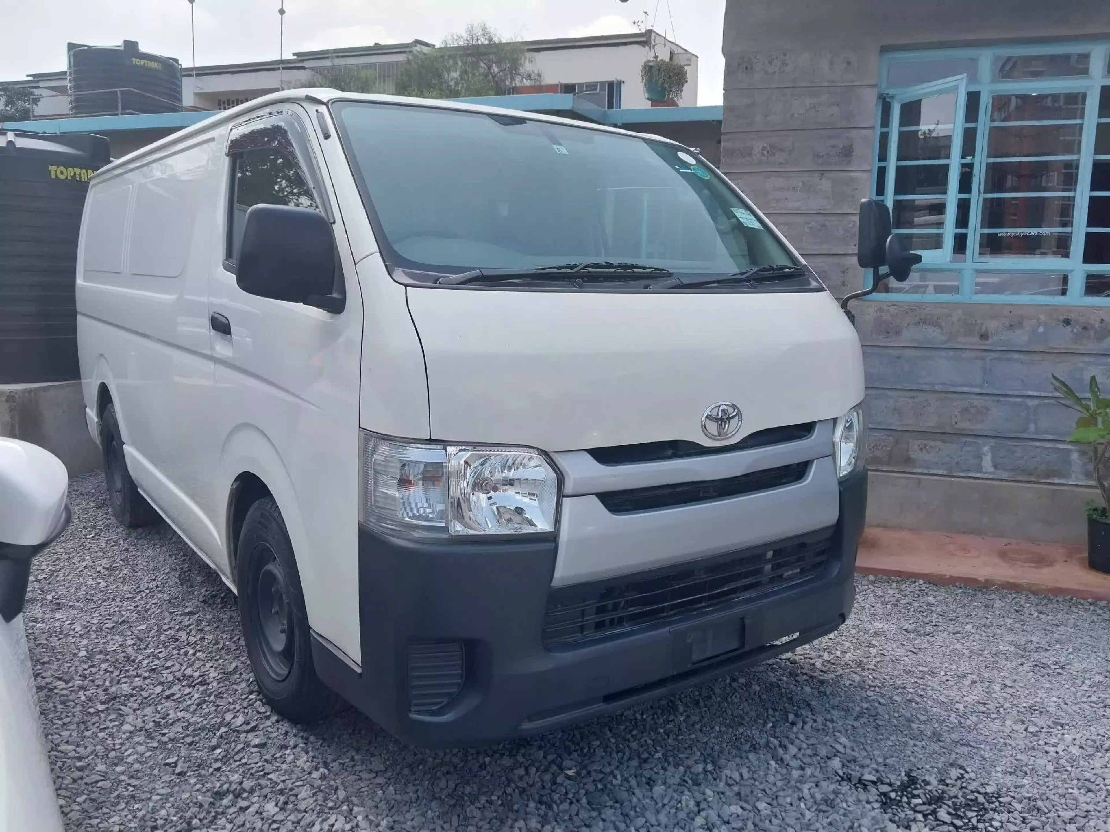 Toyota Hiace - 2016