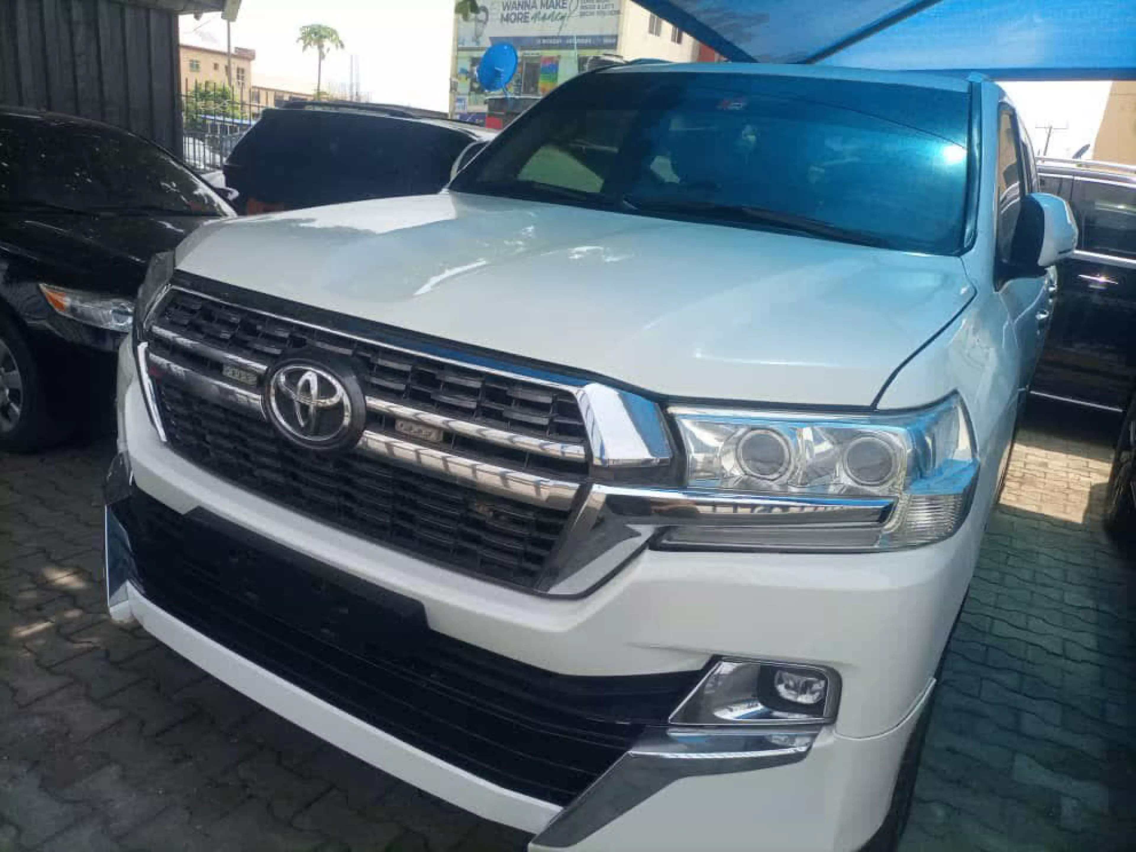 Toyota Land Cruiser - 2011