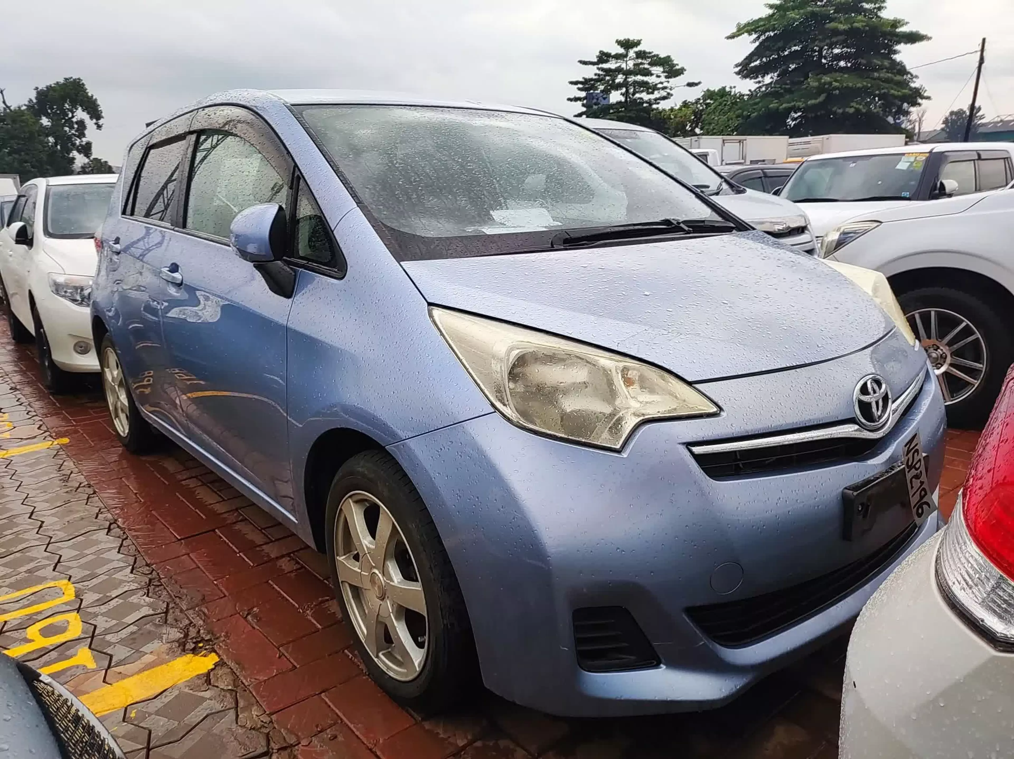 Toyota Ractis - 2011