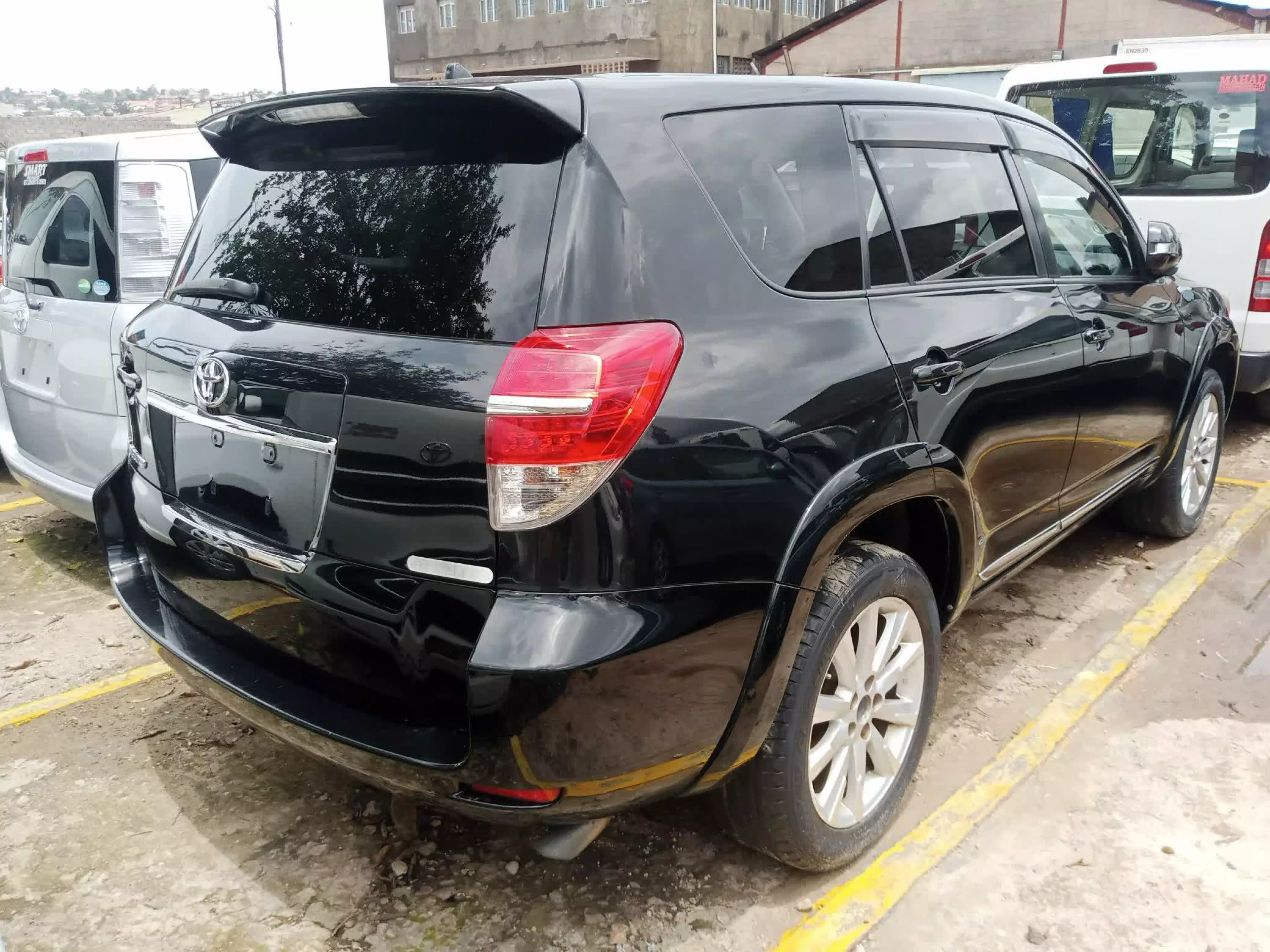 Toyota Vanguard  - 2010