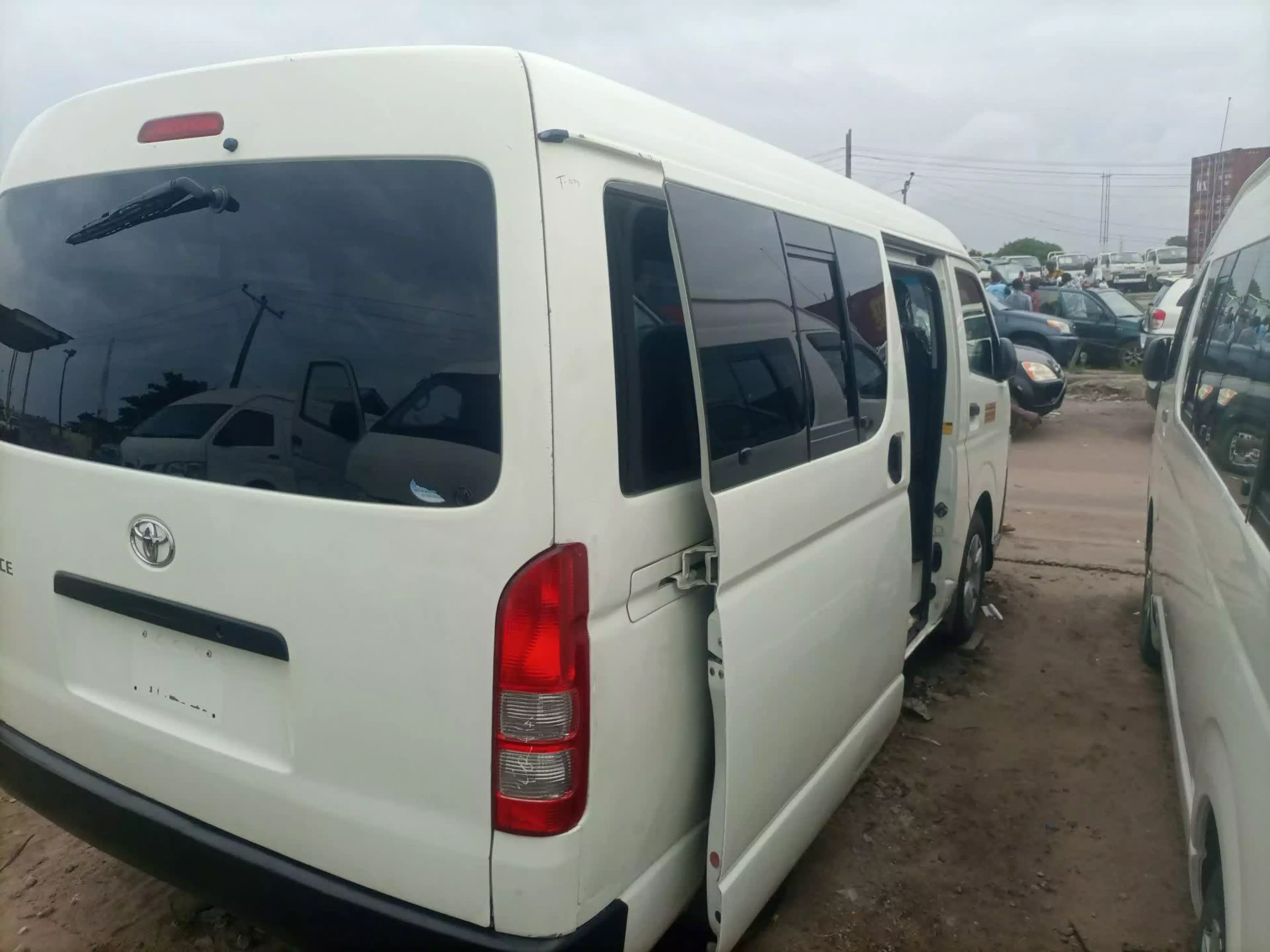 Toyota Hiace - 2011