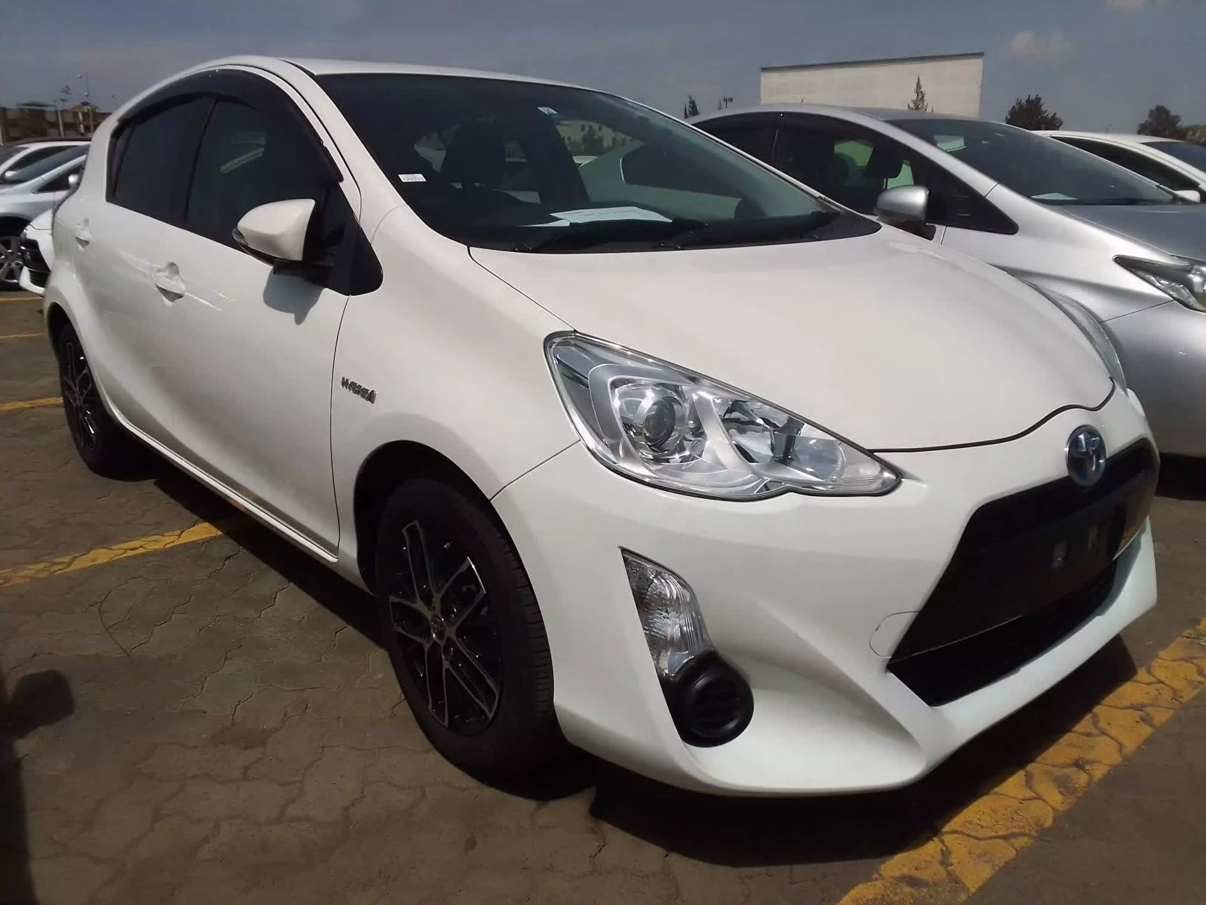 Toyota Aqua Hybrid - 2015