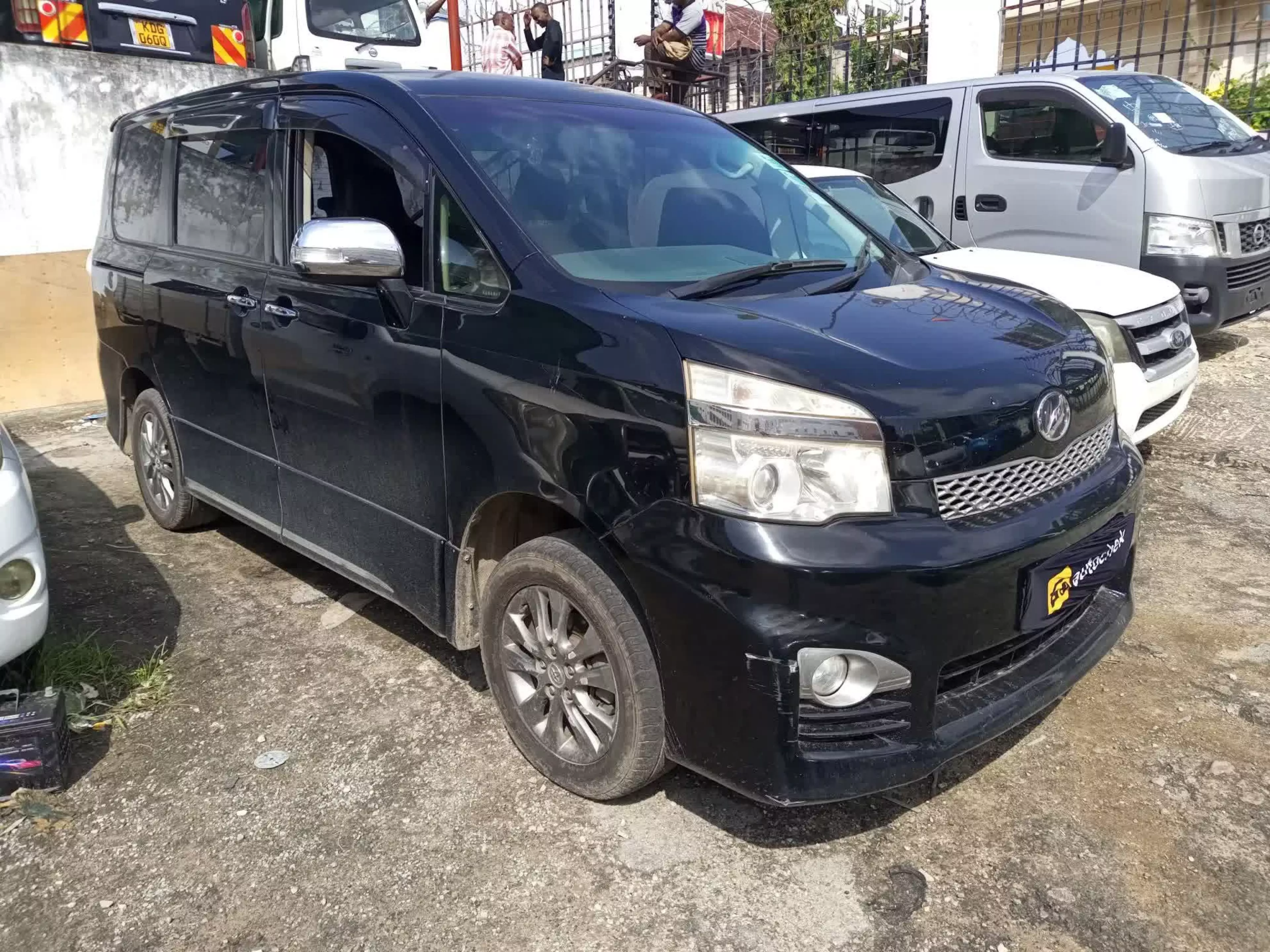 Toyota Voxy  - 2013