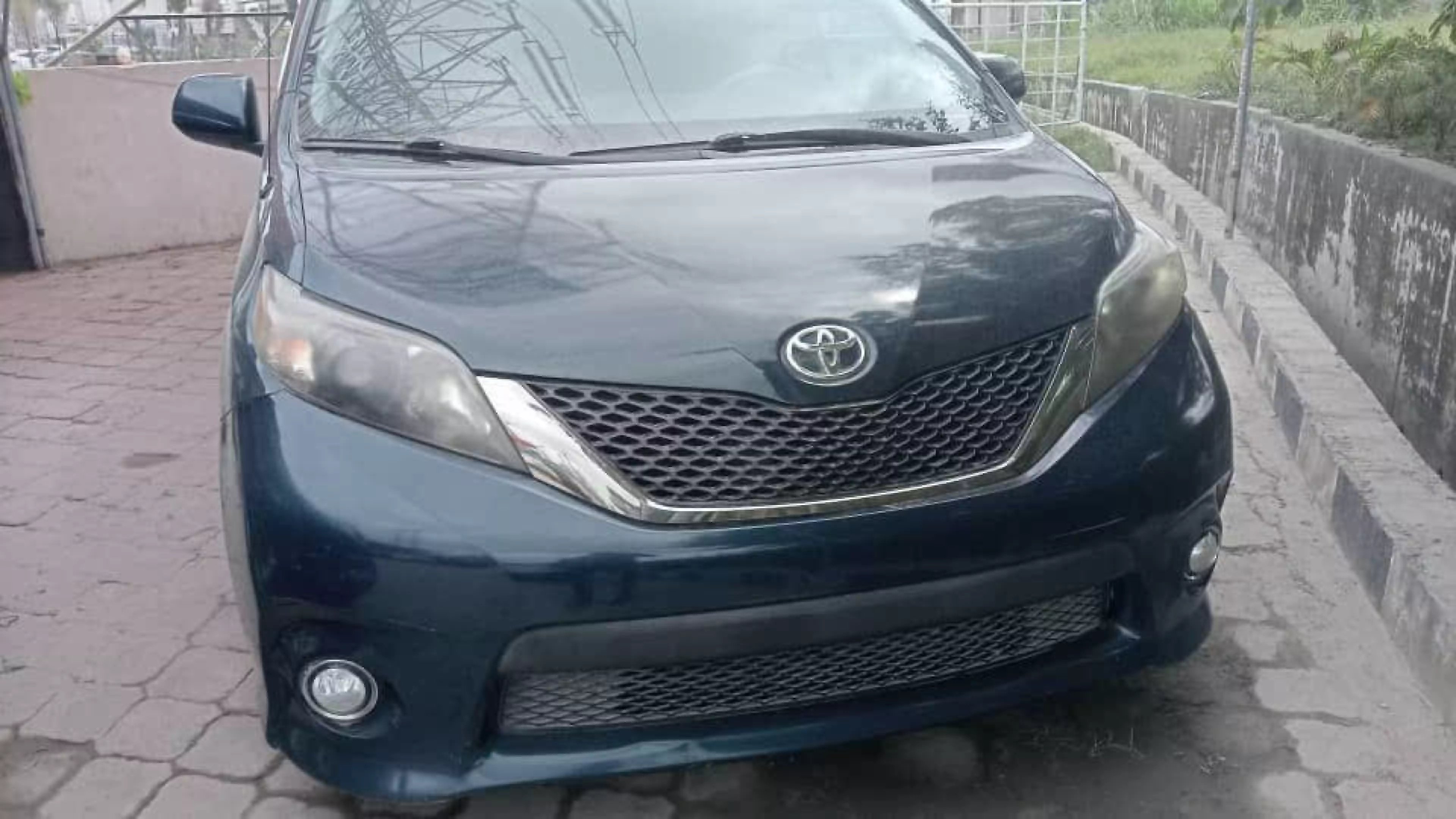 Toyota Sienna - 2012