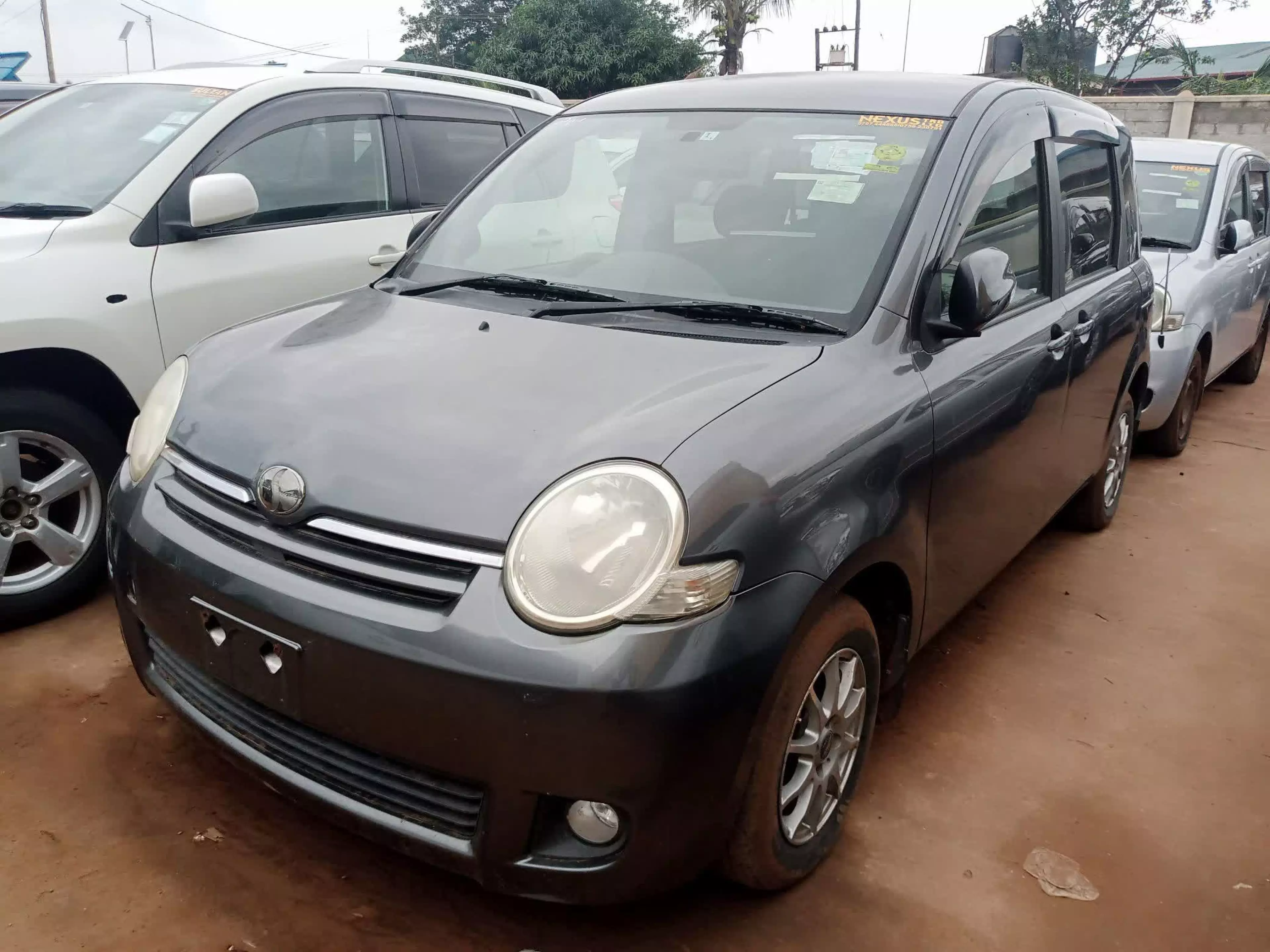 Toyota Sienta - 2009