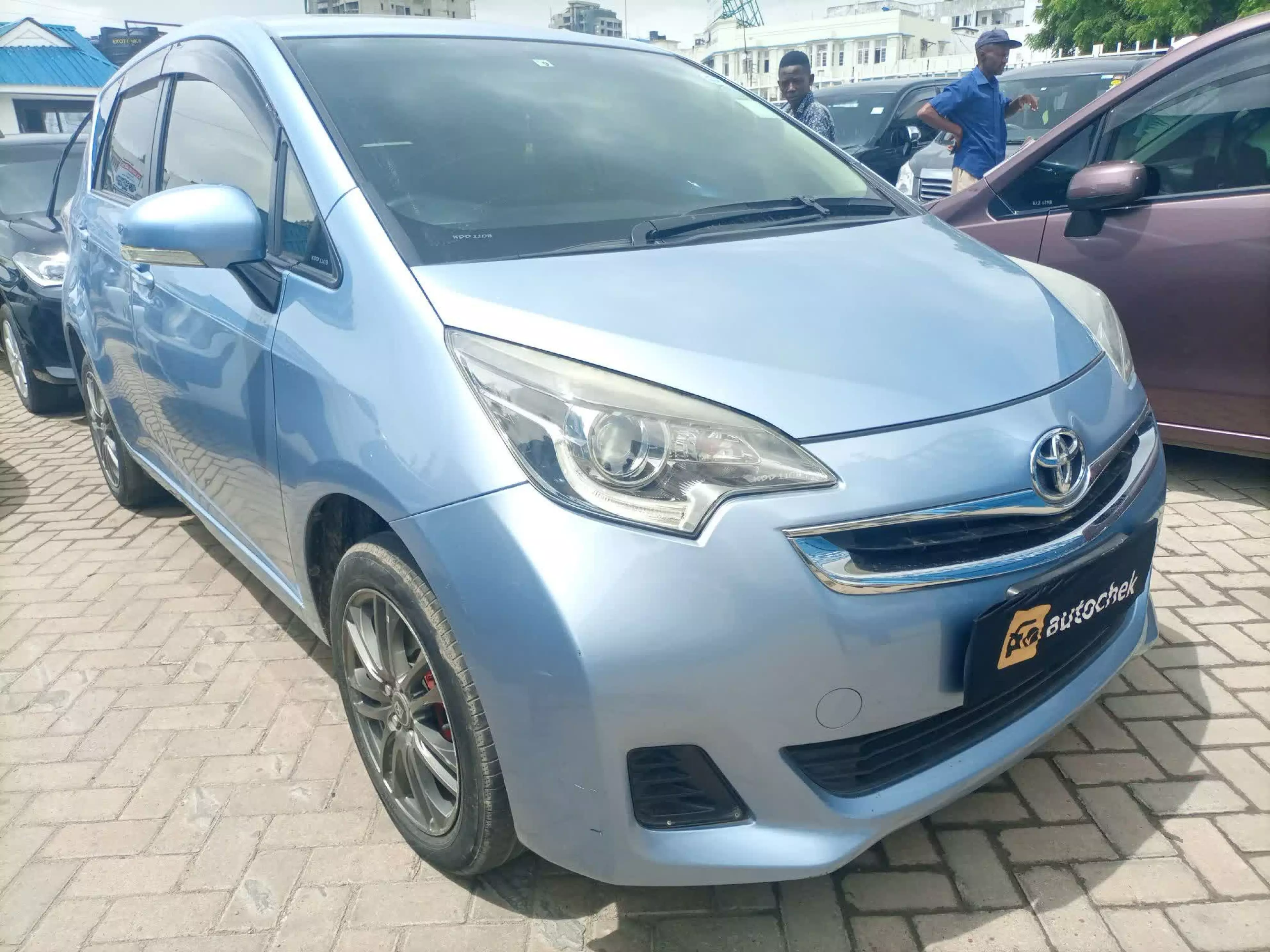 Toyota Ractis - 2014