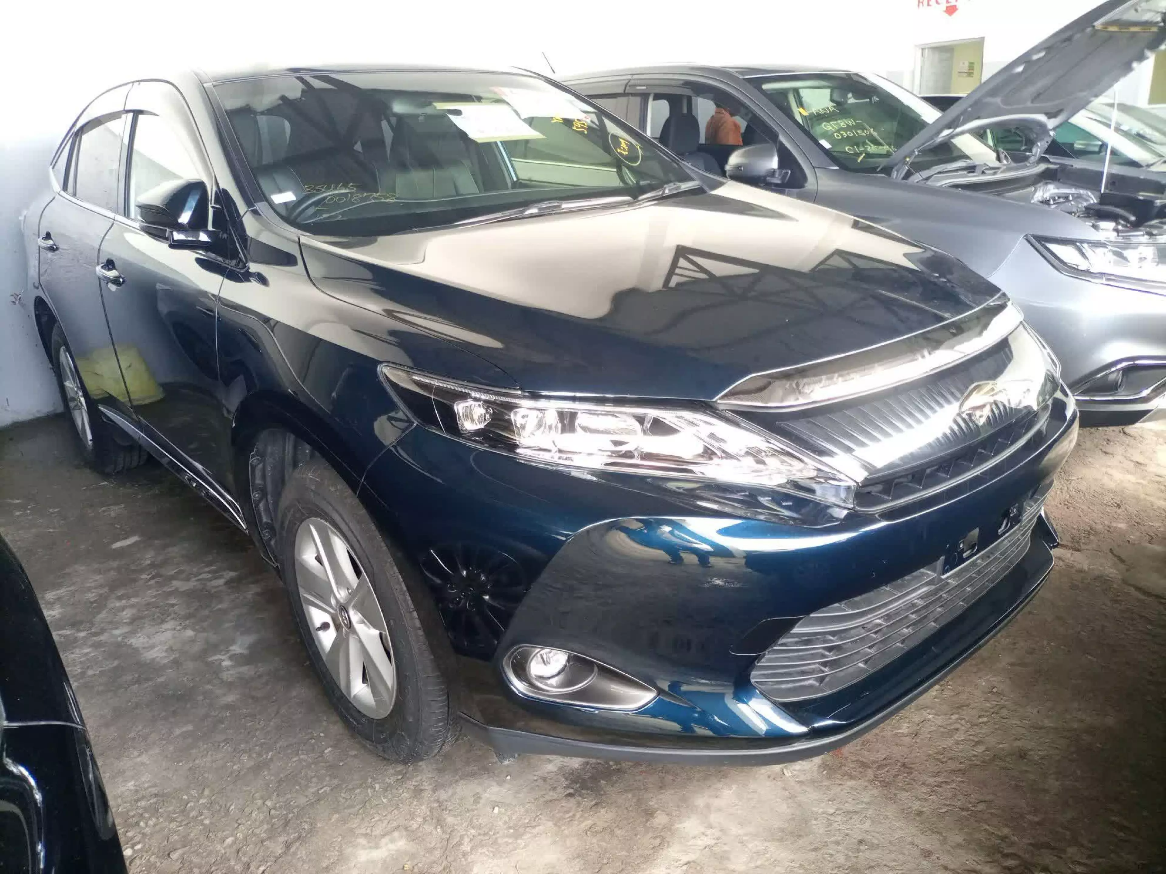 Toyota Harrier - 2016