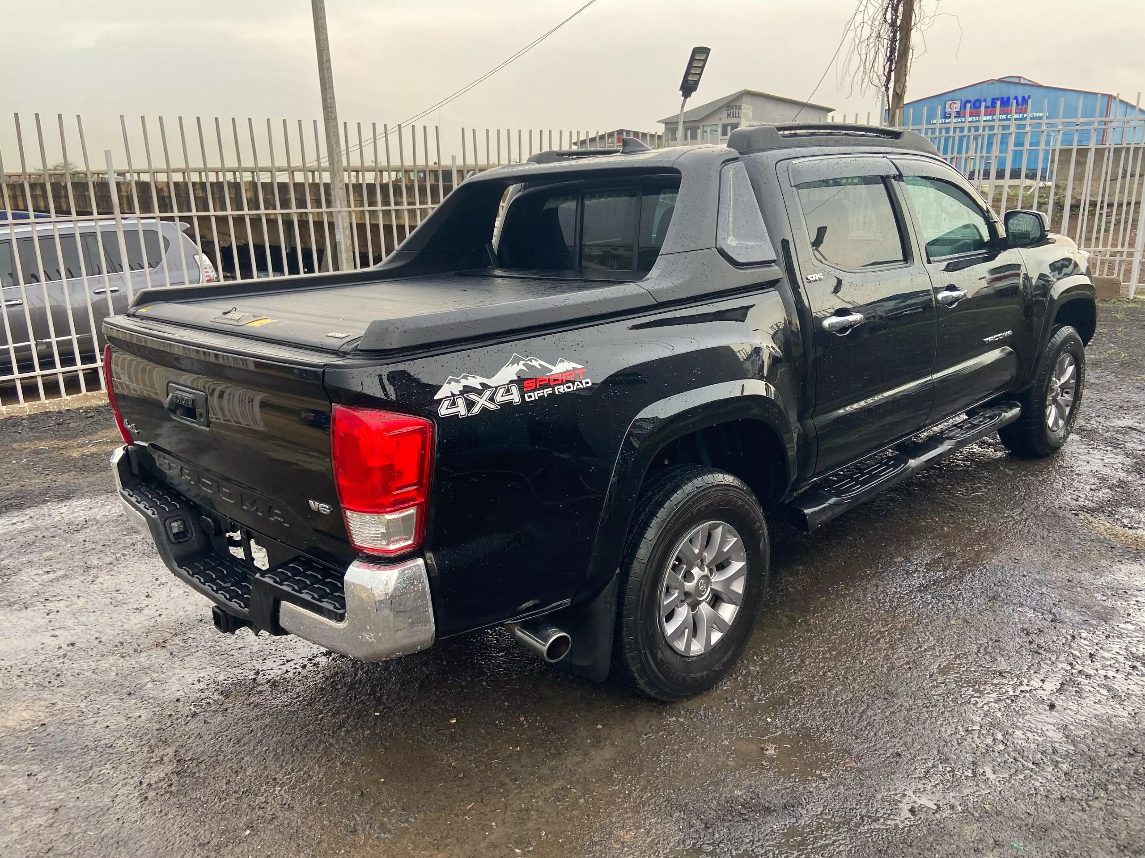 Toyota Tacoma   - 2017