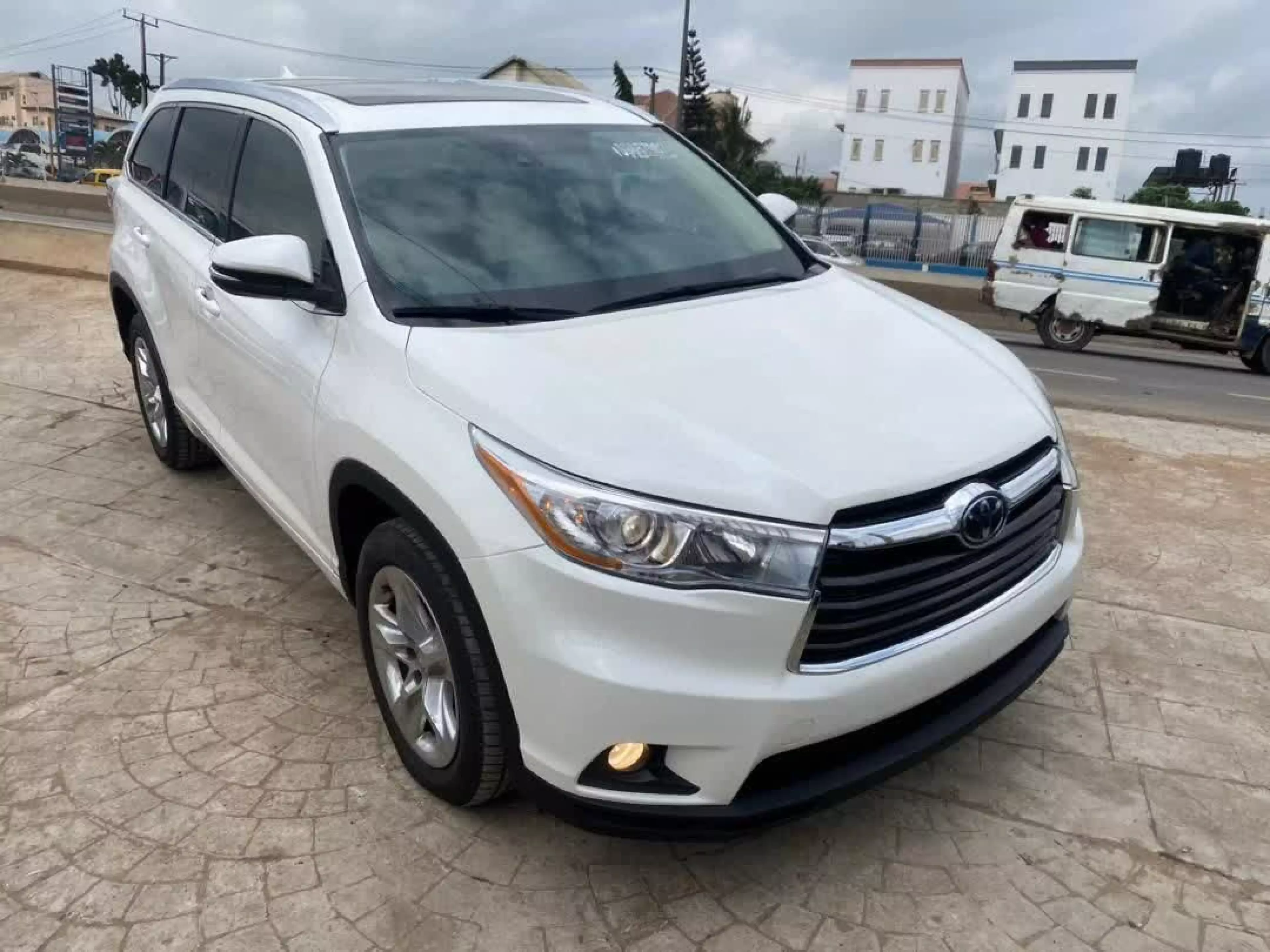 Toyota Highlander   - 2016