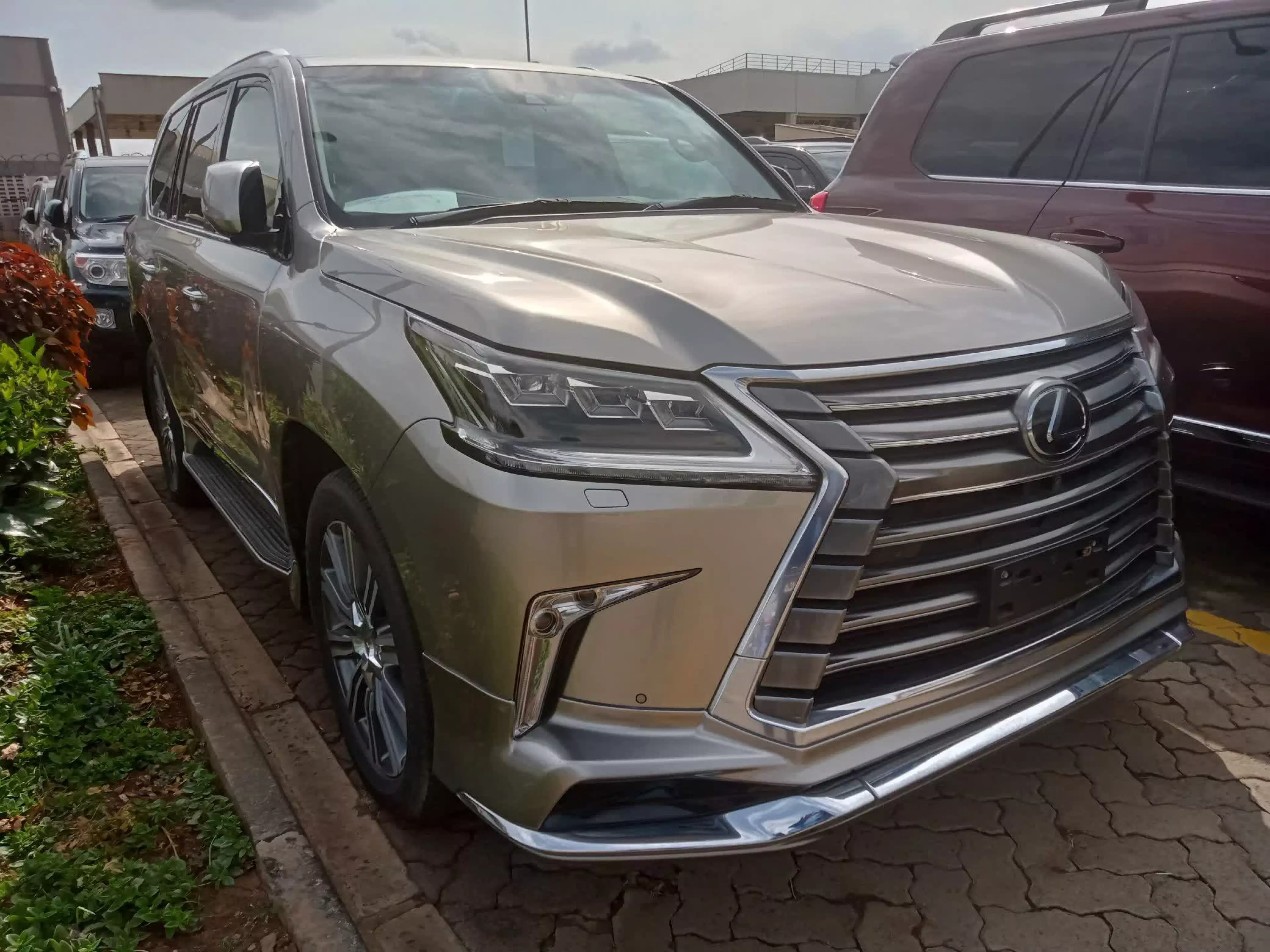 Lexus 570 - 2016