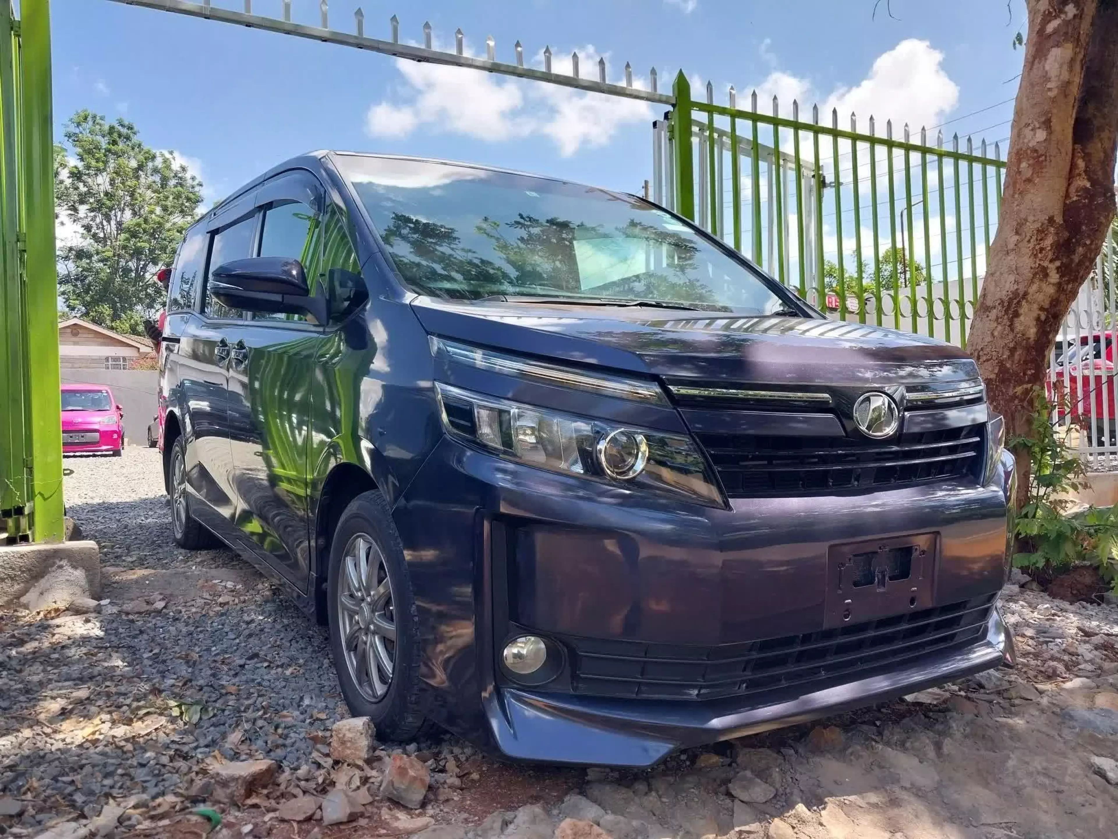 Toyota Voxy  - 2016