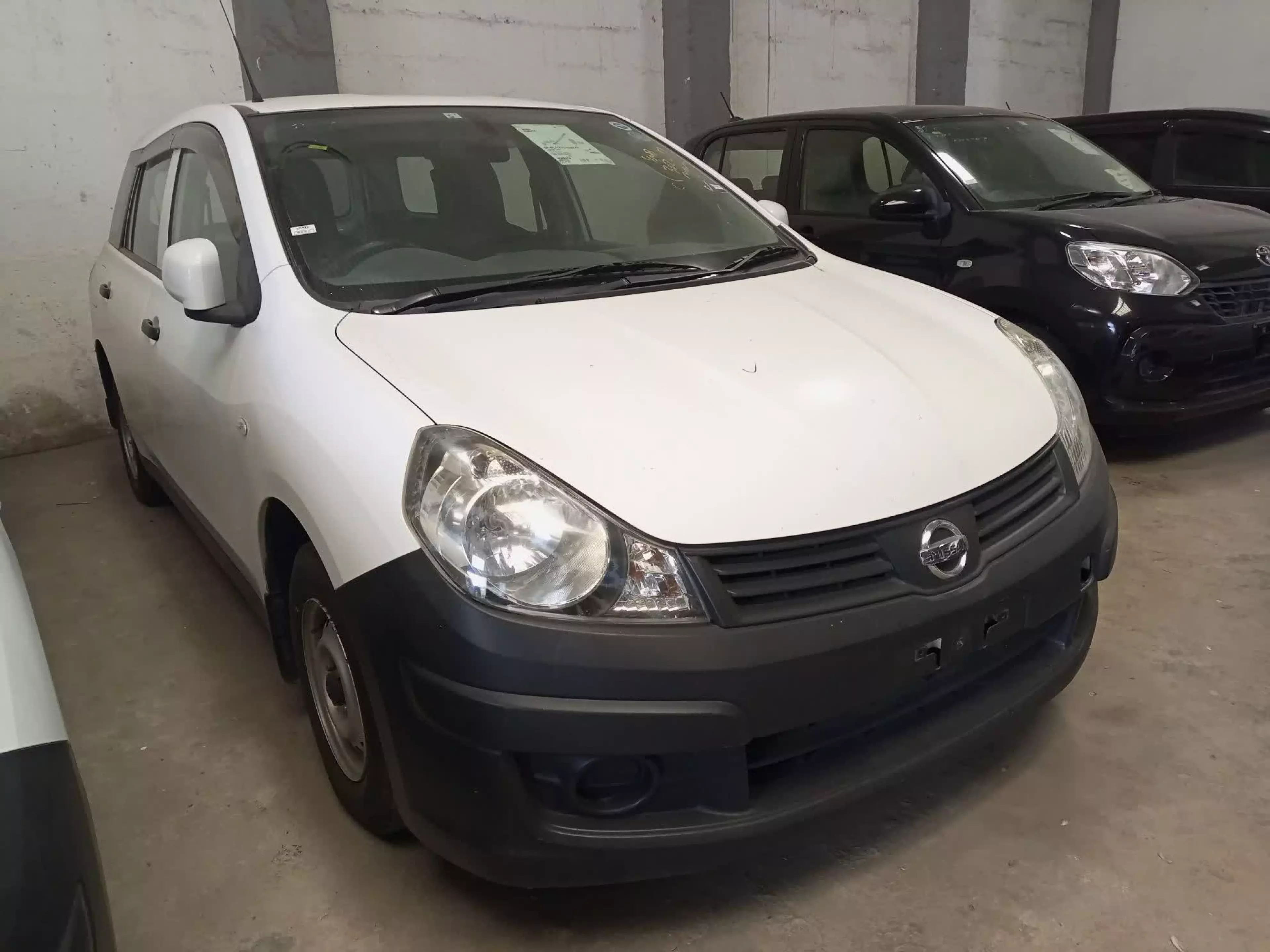 Nissan Advan  - 2015