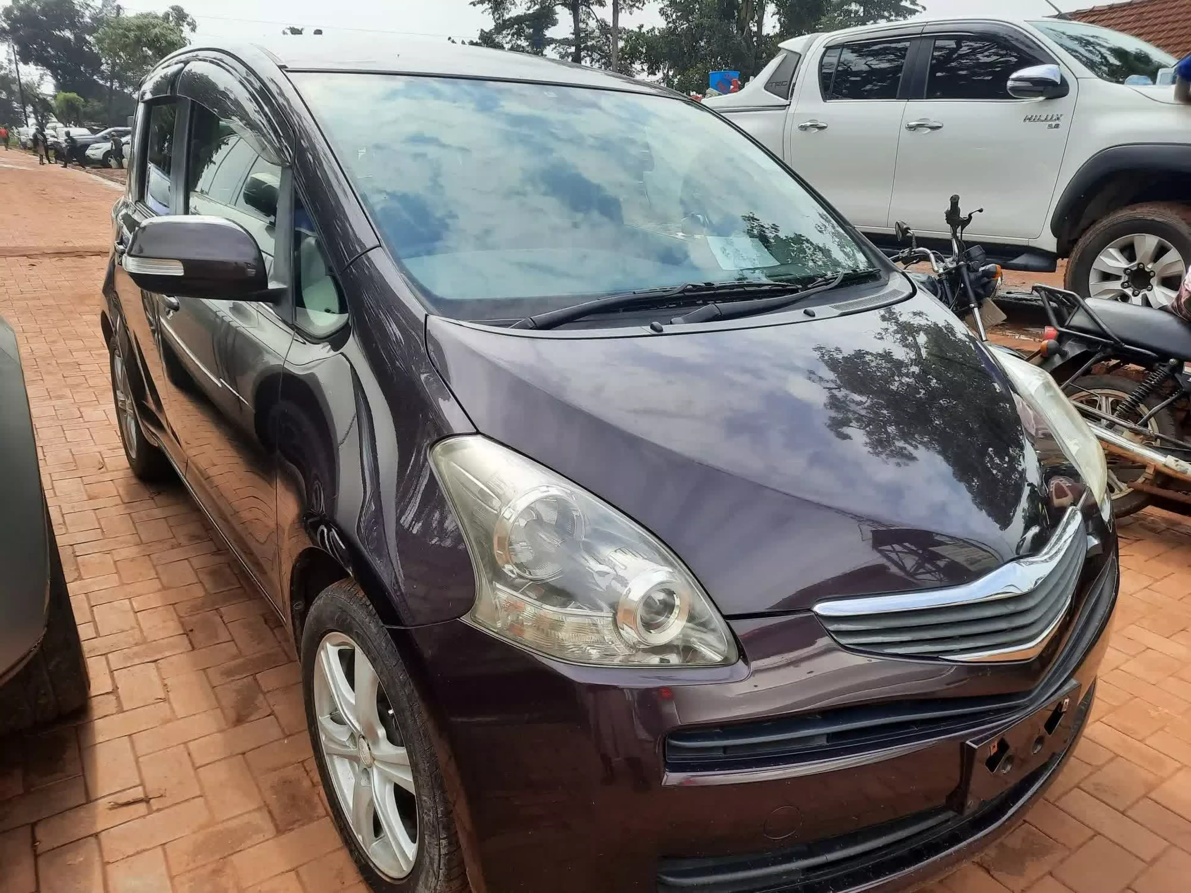 Toyota Ractis - 2009