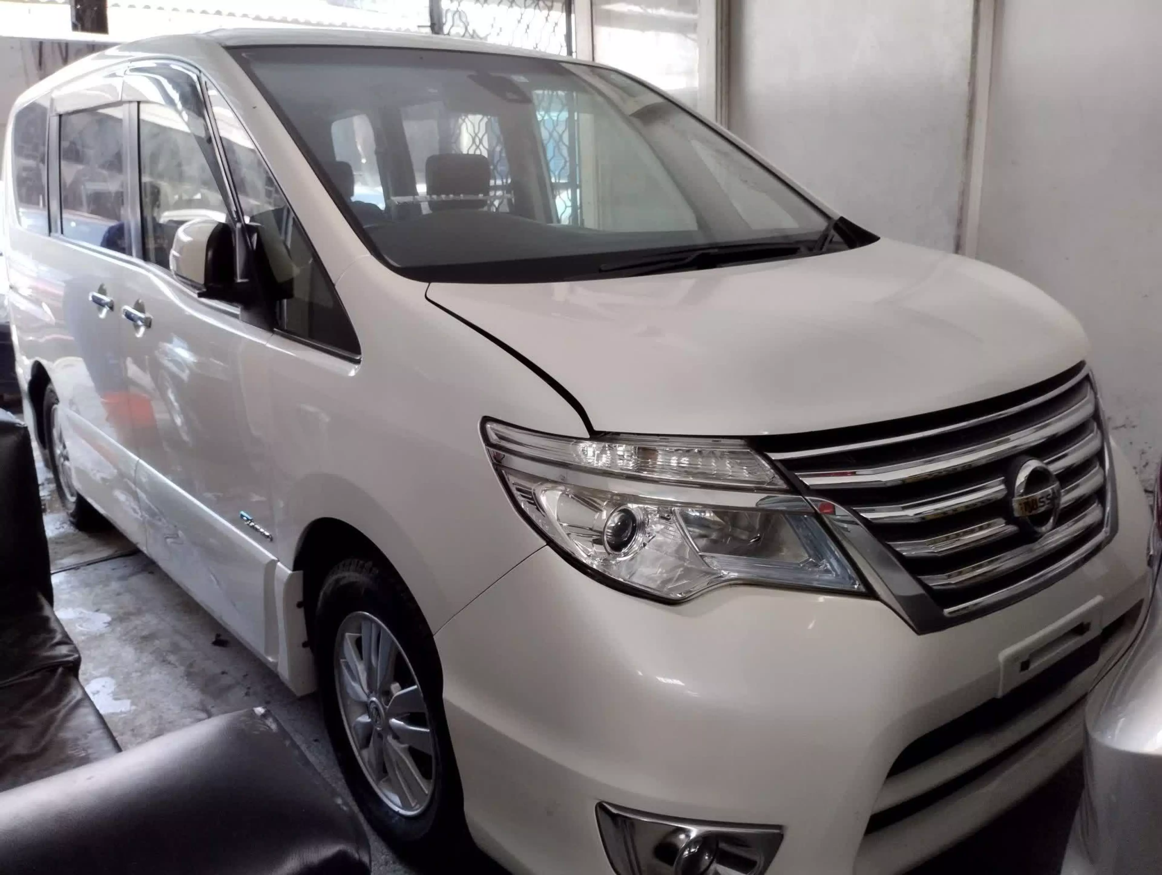 Nissan Serena - 2016