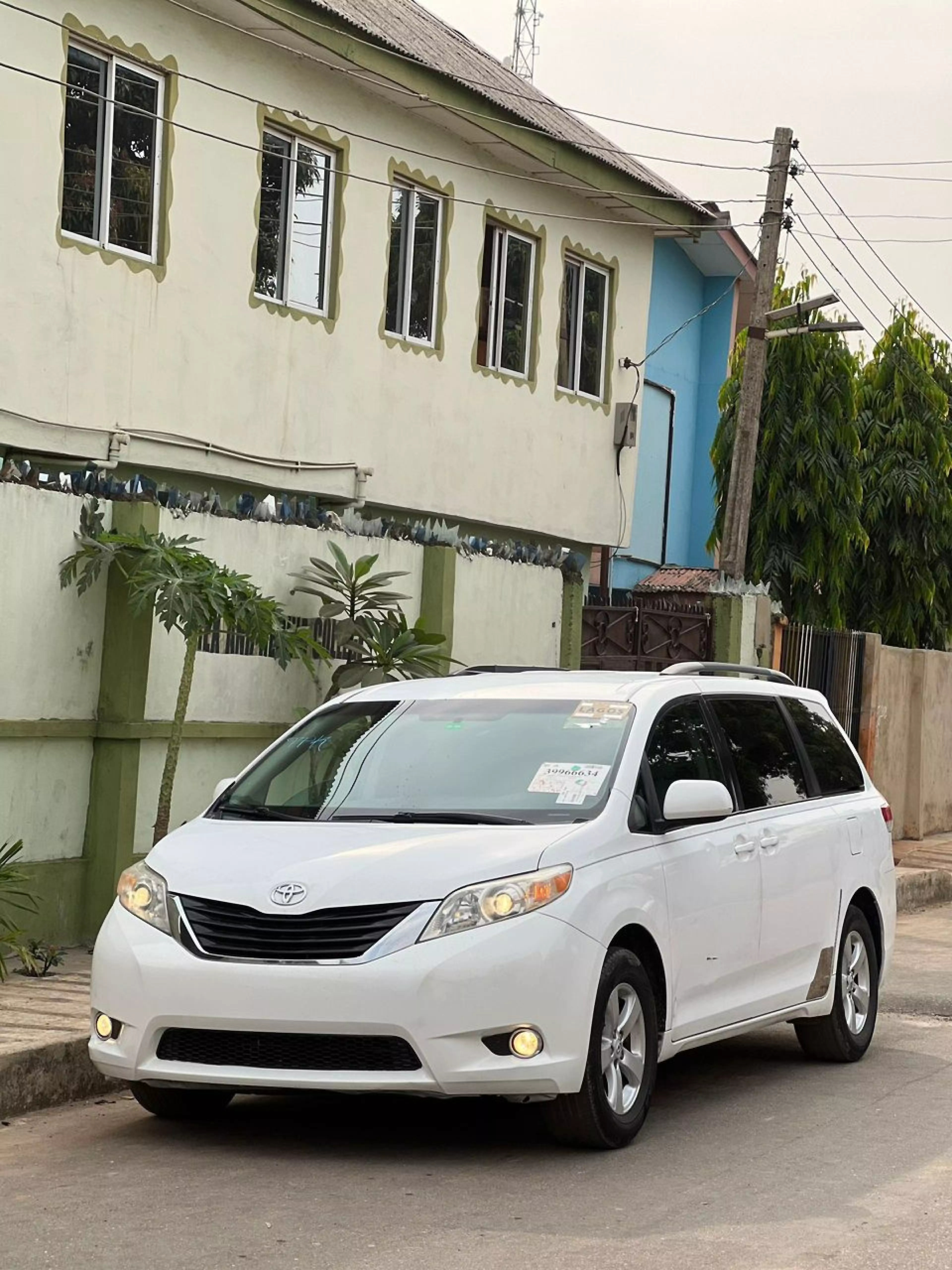 Toyota Sienna   - 2011