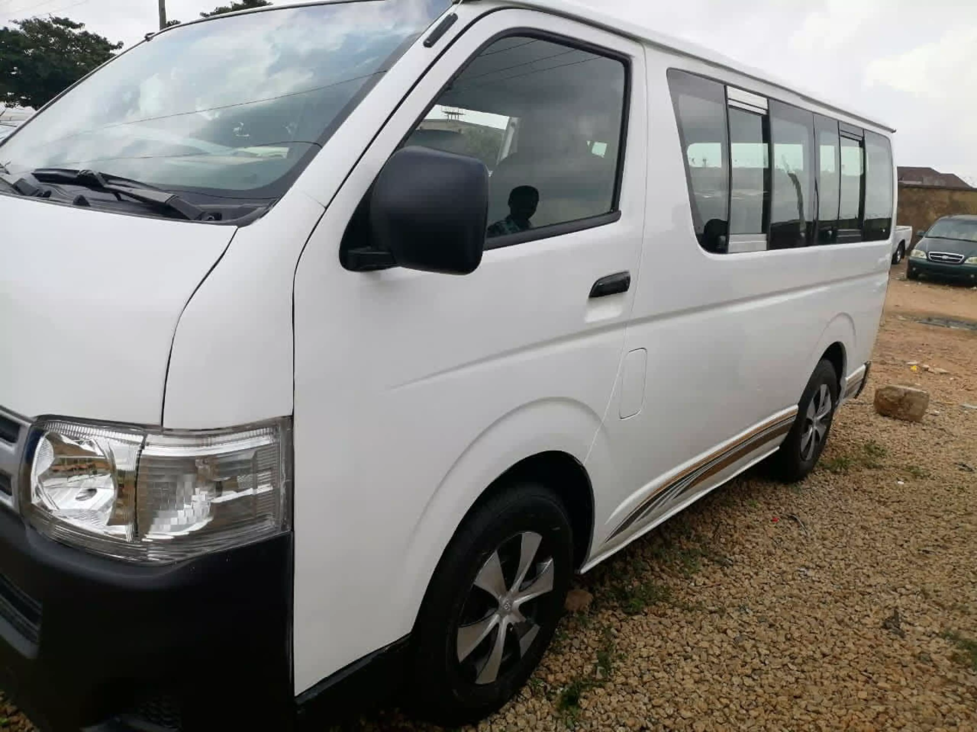 Toyota Hiace - 2011