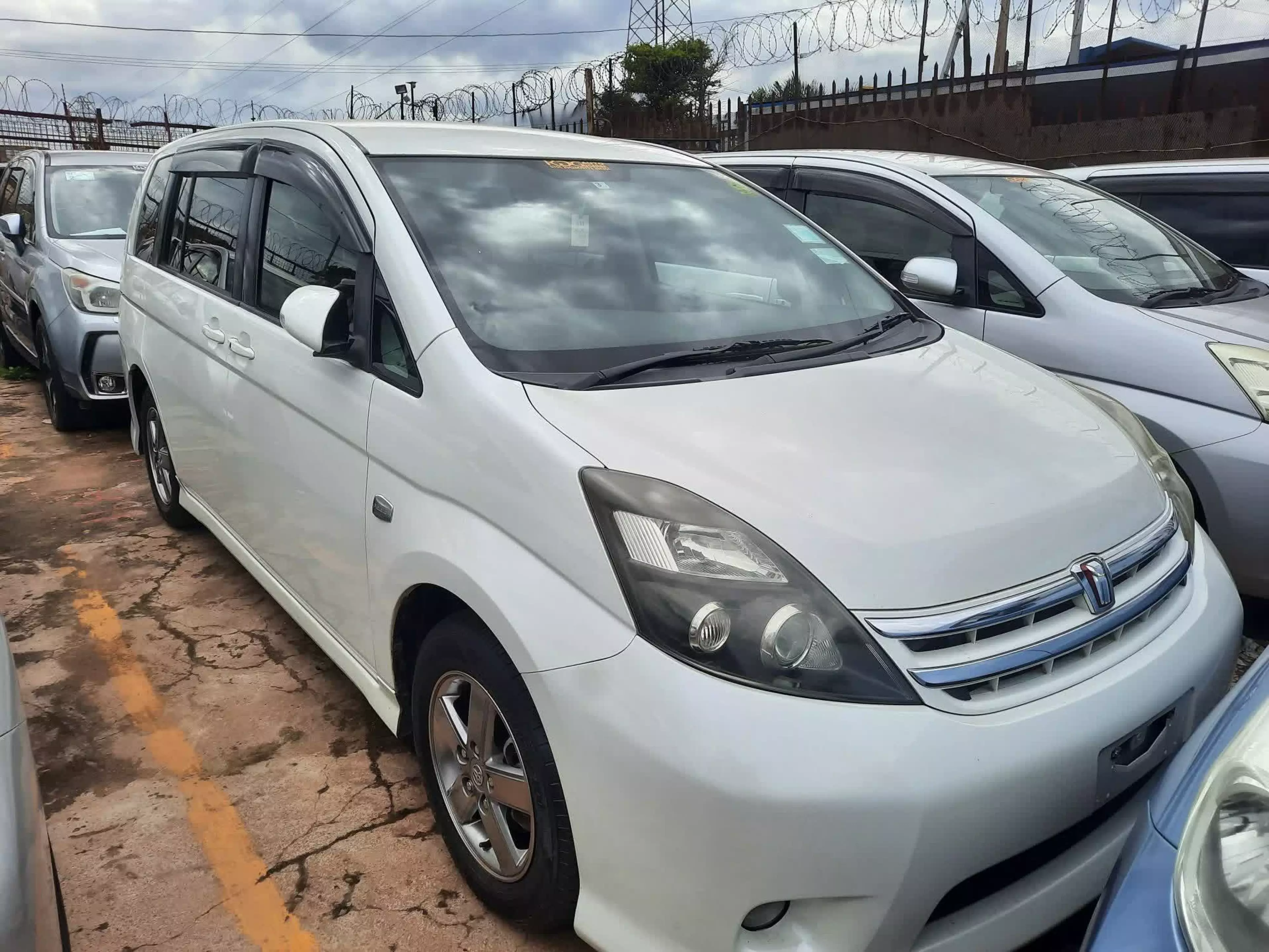 Toyota Isis  - 2008