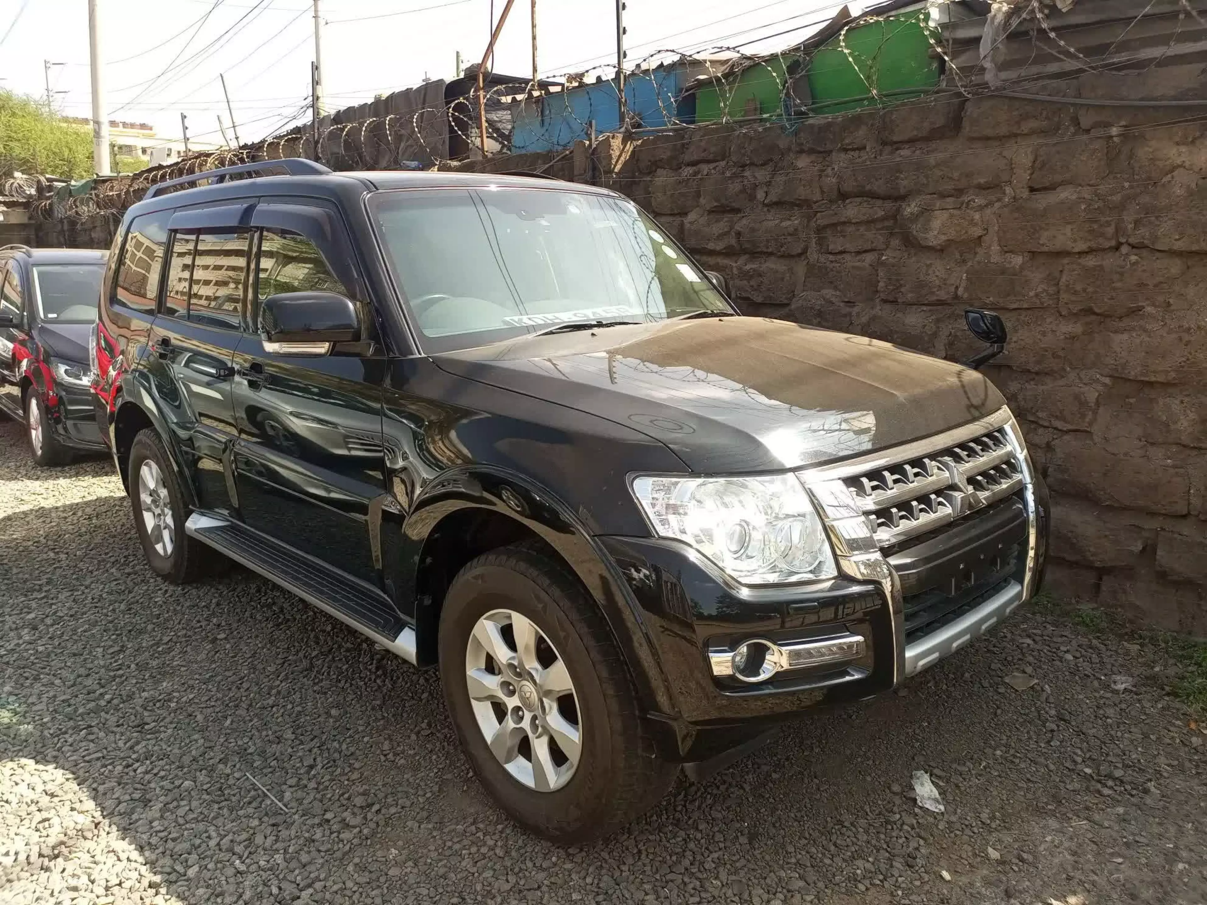 Mitsubishi Pajero - 2015