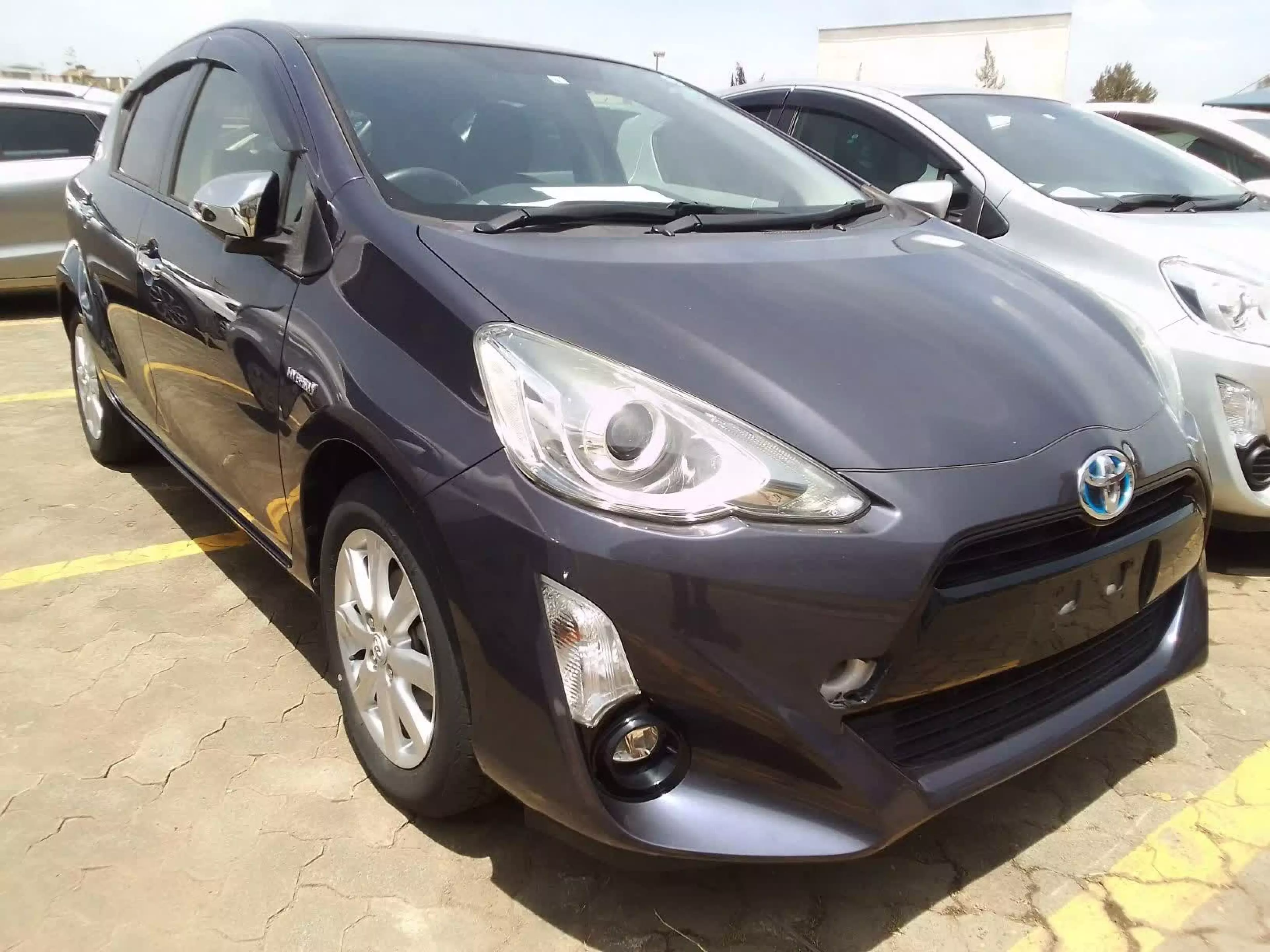 Toyota Aqua Hybrid - 2015
