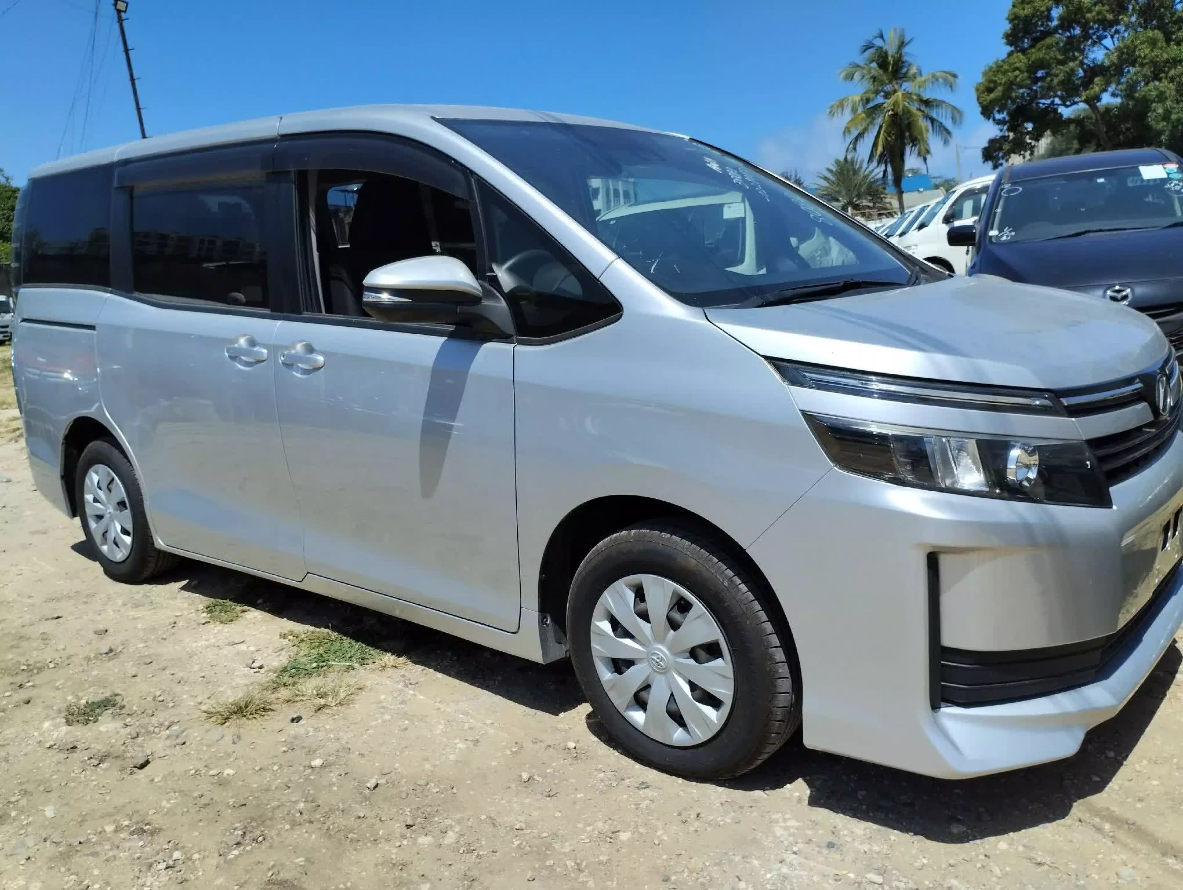 Toyota Voxy  - 2016