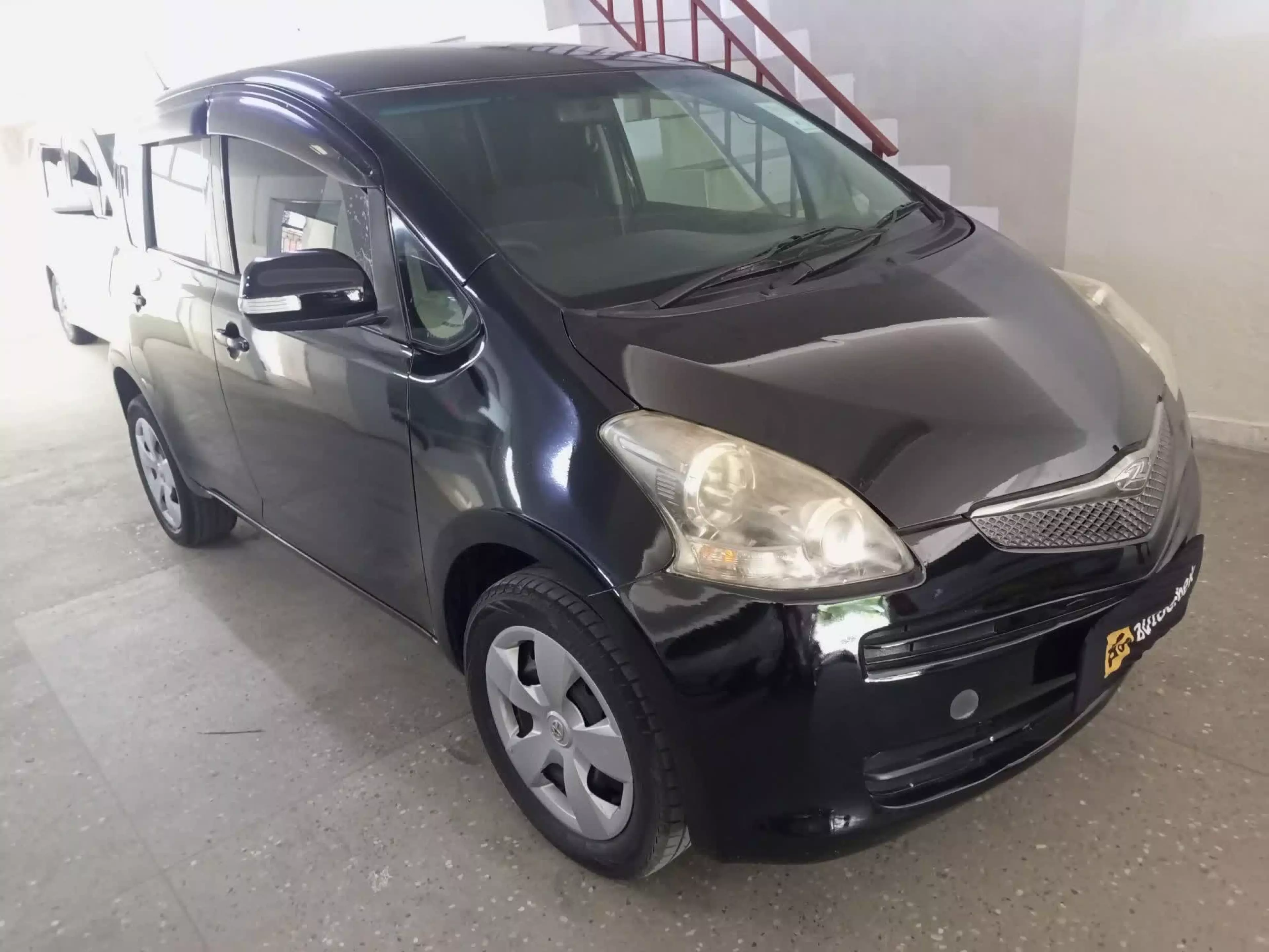 Toyota Ractis - 2010