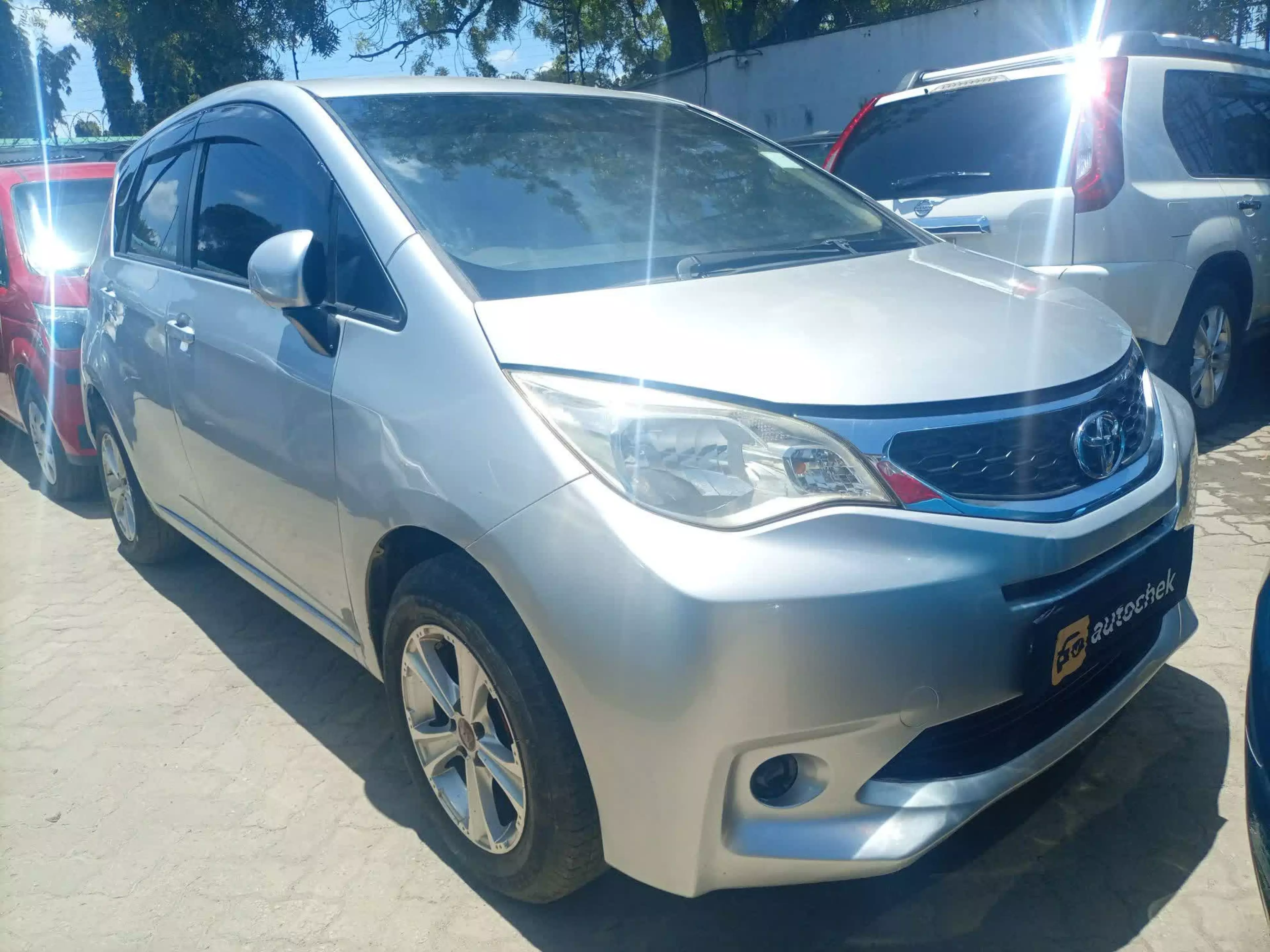 Toyota Ractis - 2014