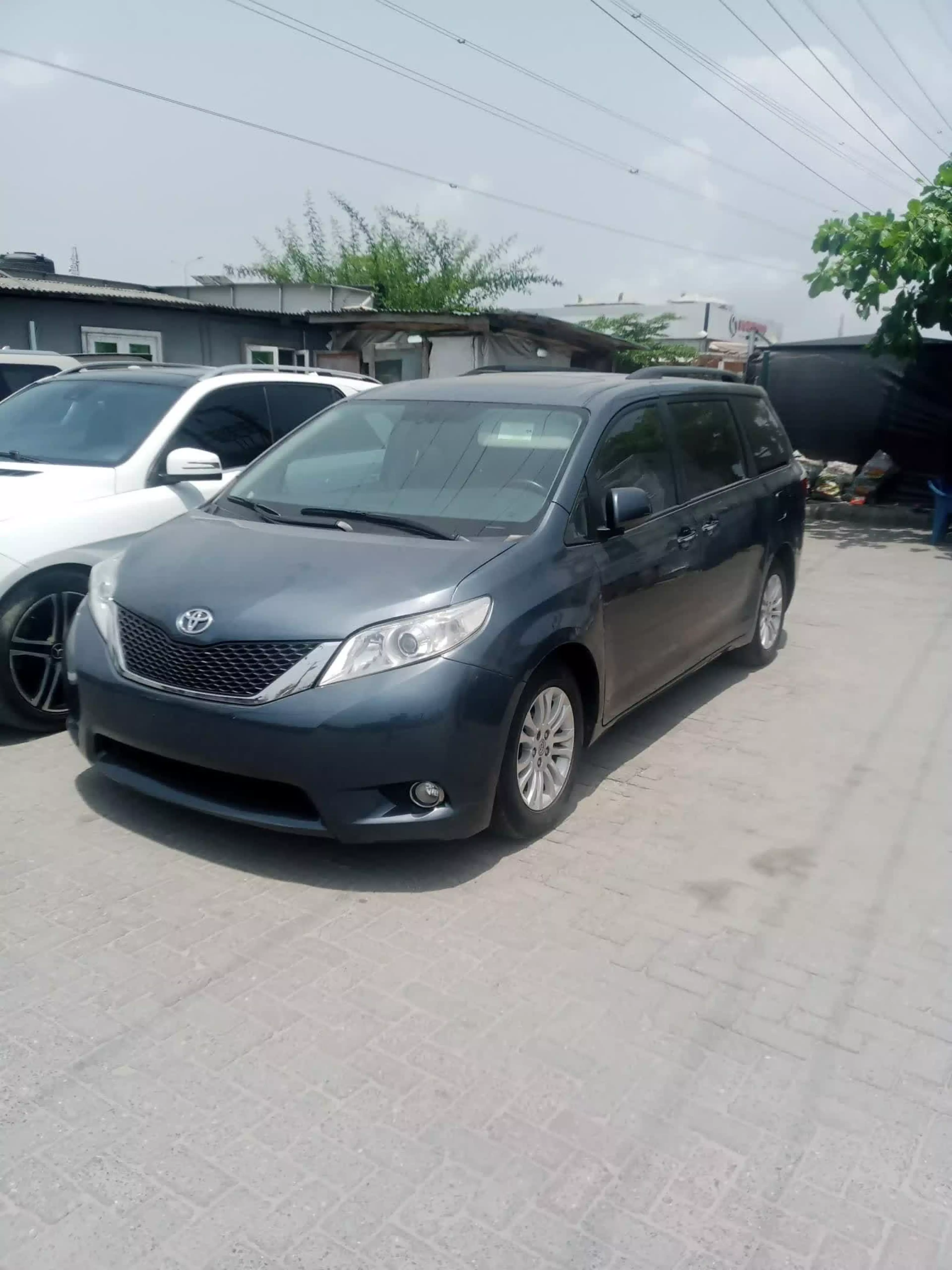 Toyota Sienna - 2015