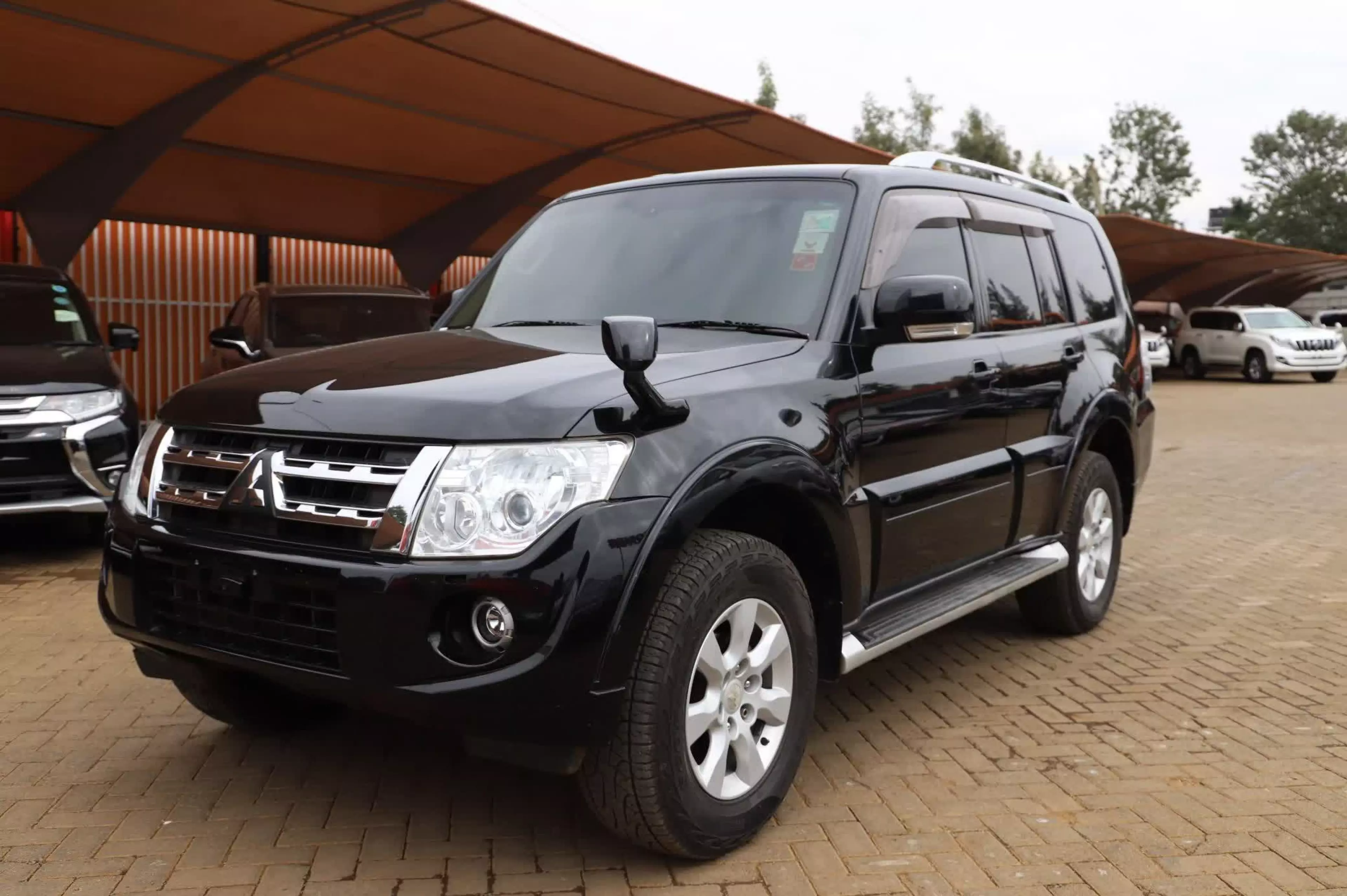 Mitsubishi Pajero - 2016
