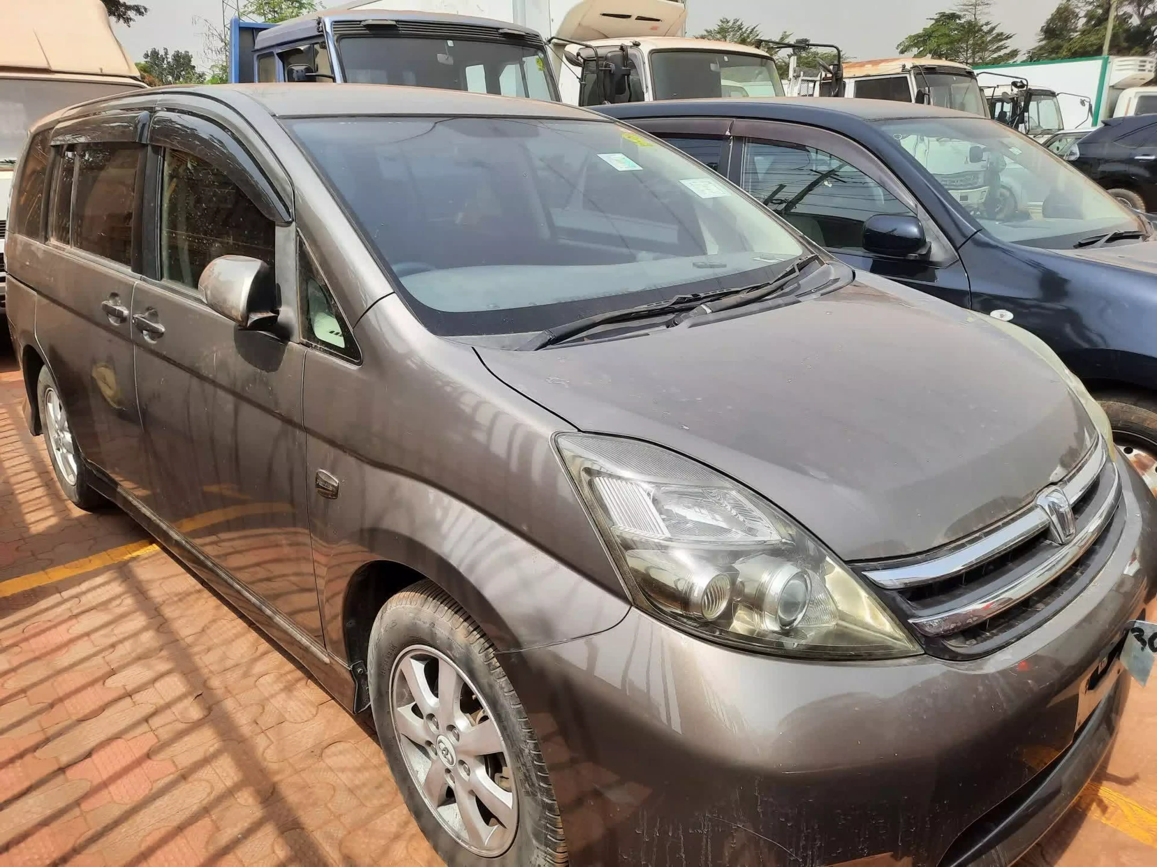 Toyota Isis  - 2008