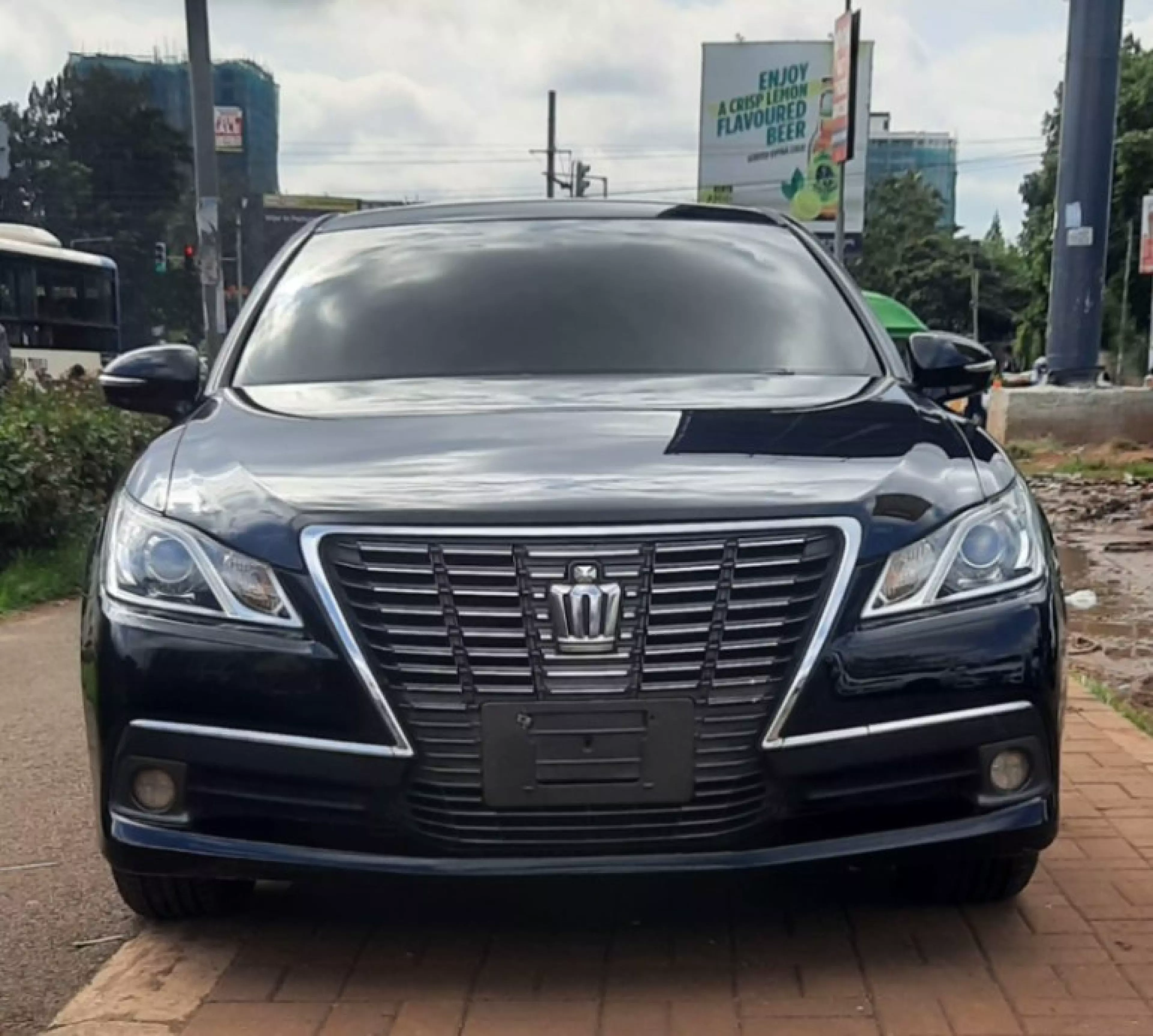 Toyota Crown Royal saloon  - 2014