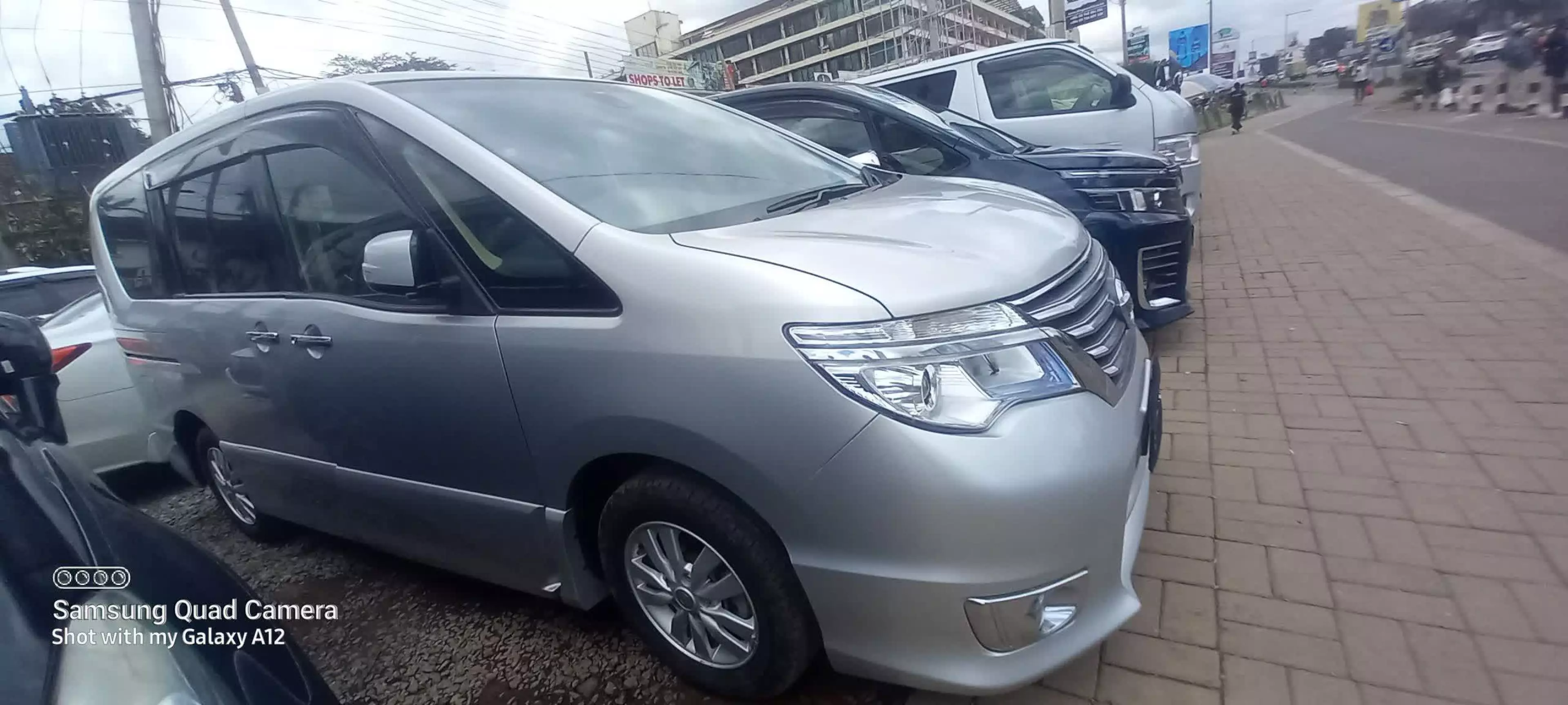 Nissan Serena - 2016