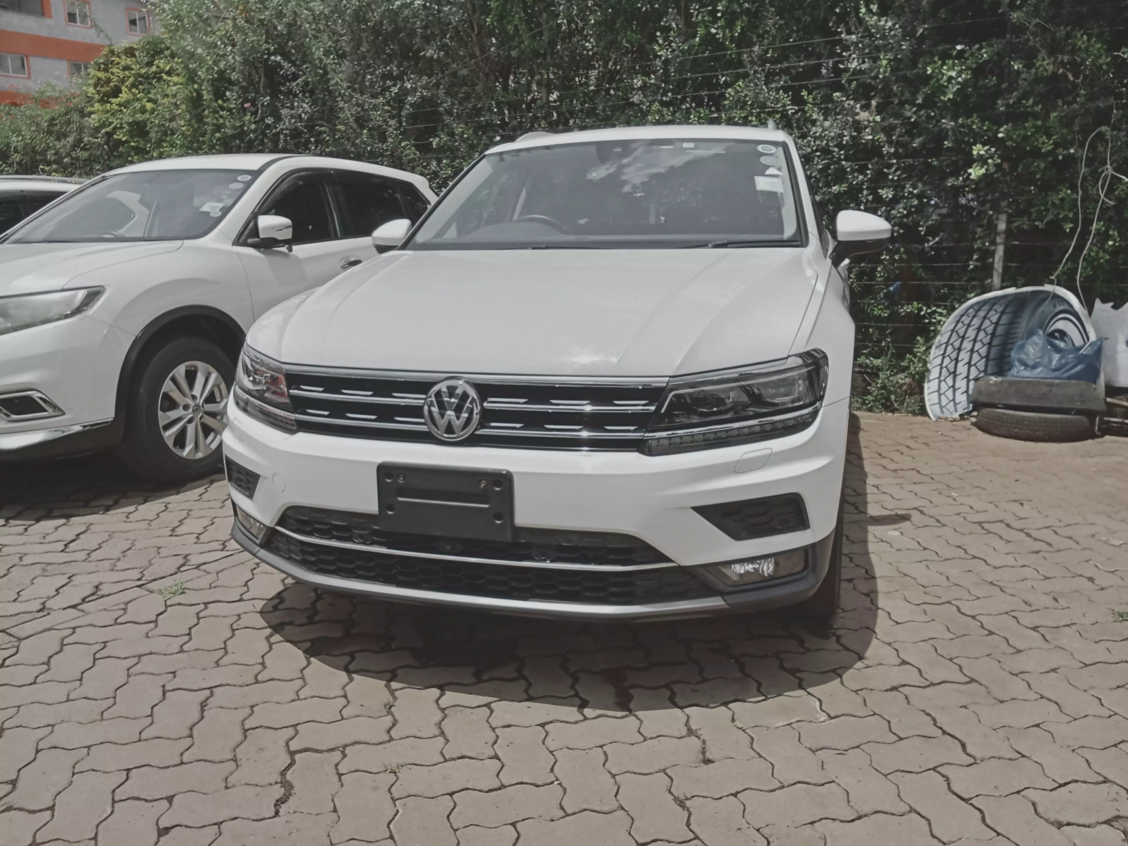 Volkswagen Tiguan   - 2017