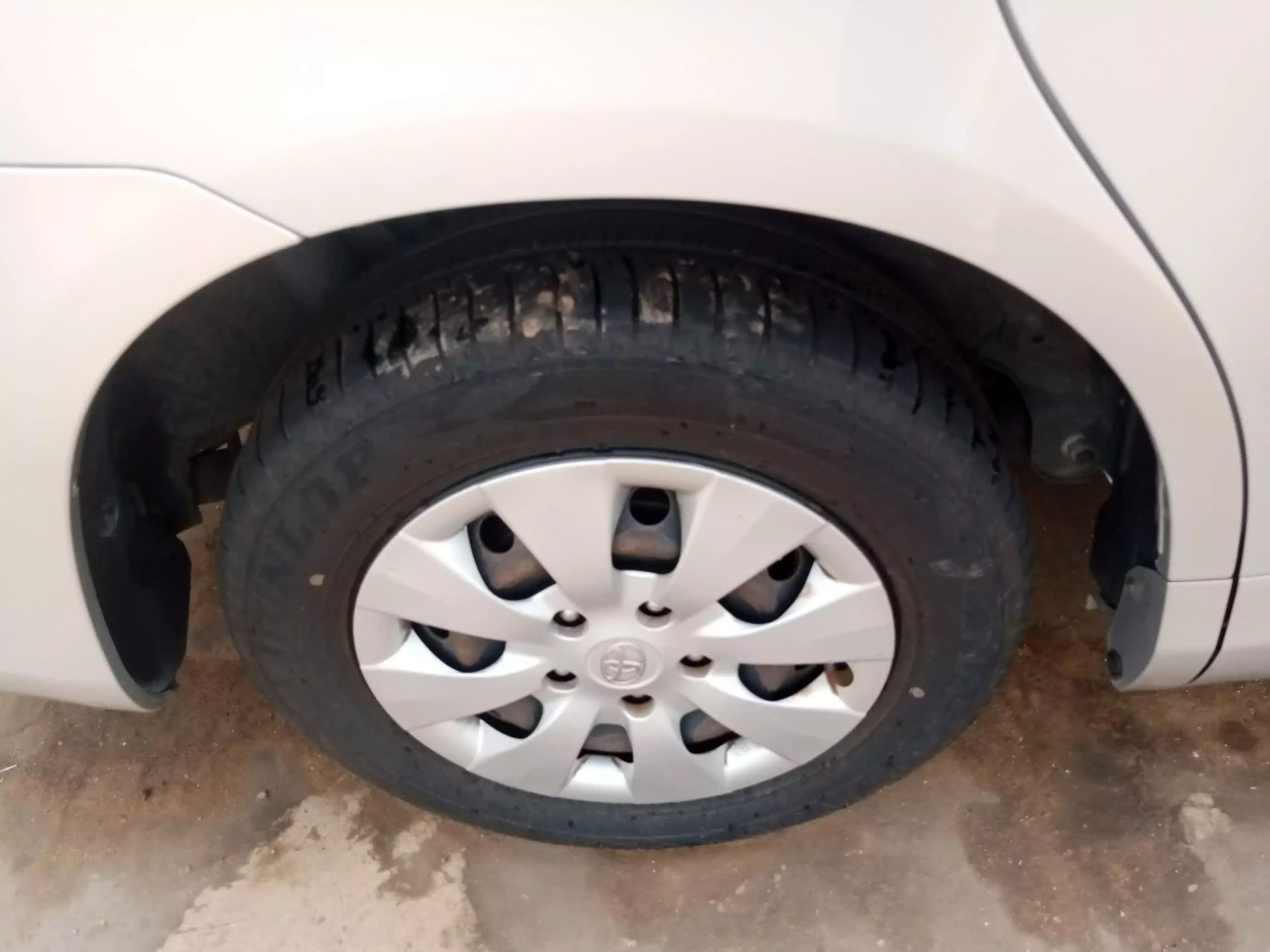 Toyota Noah   - 2011