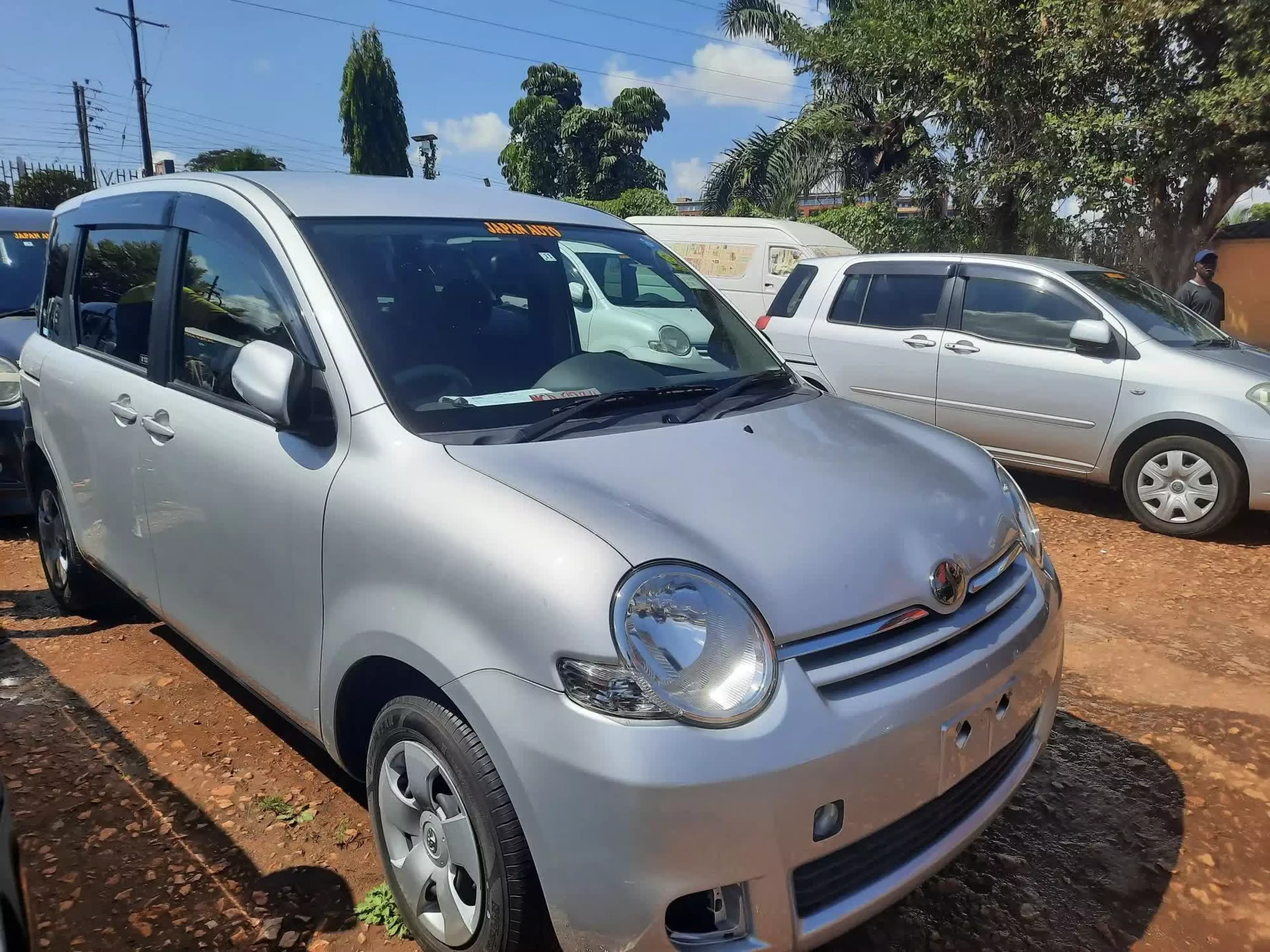 Toyota Sienta - 2009