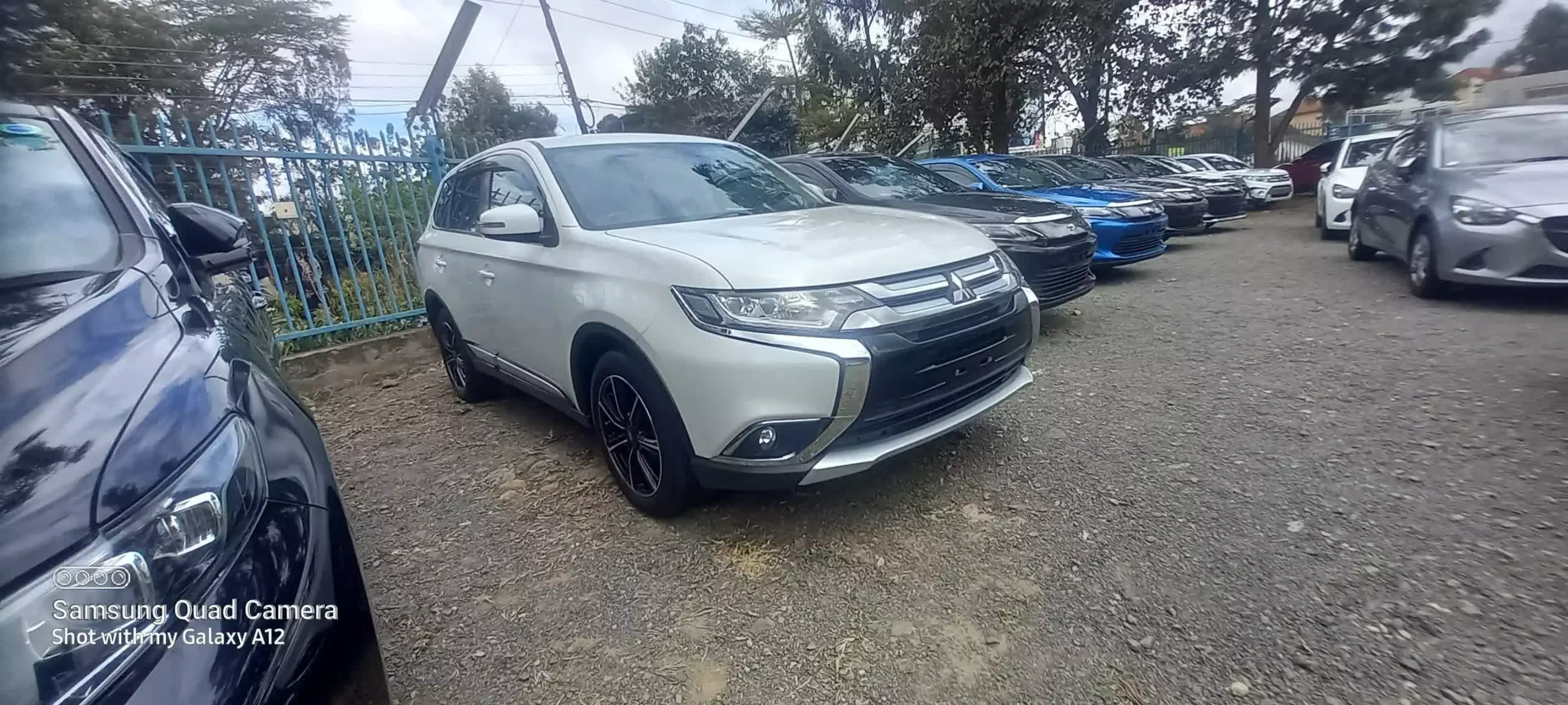 Mitsubishi OUTLANDER - 2016