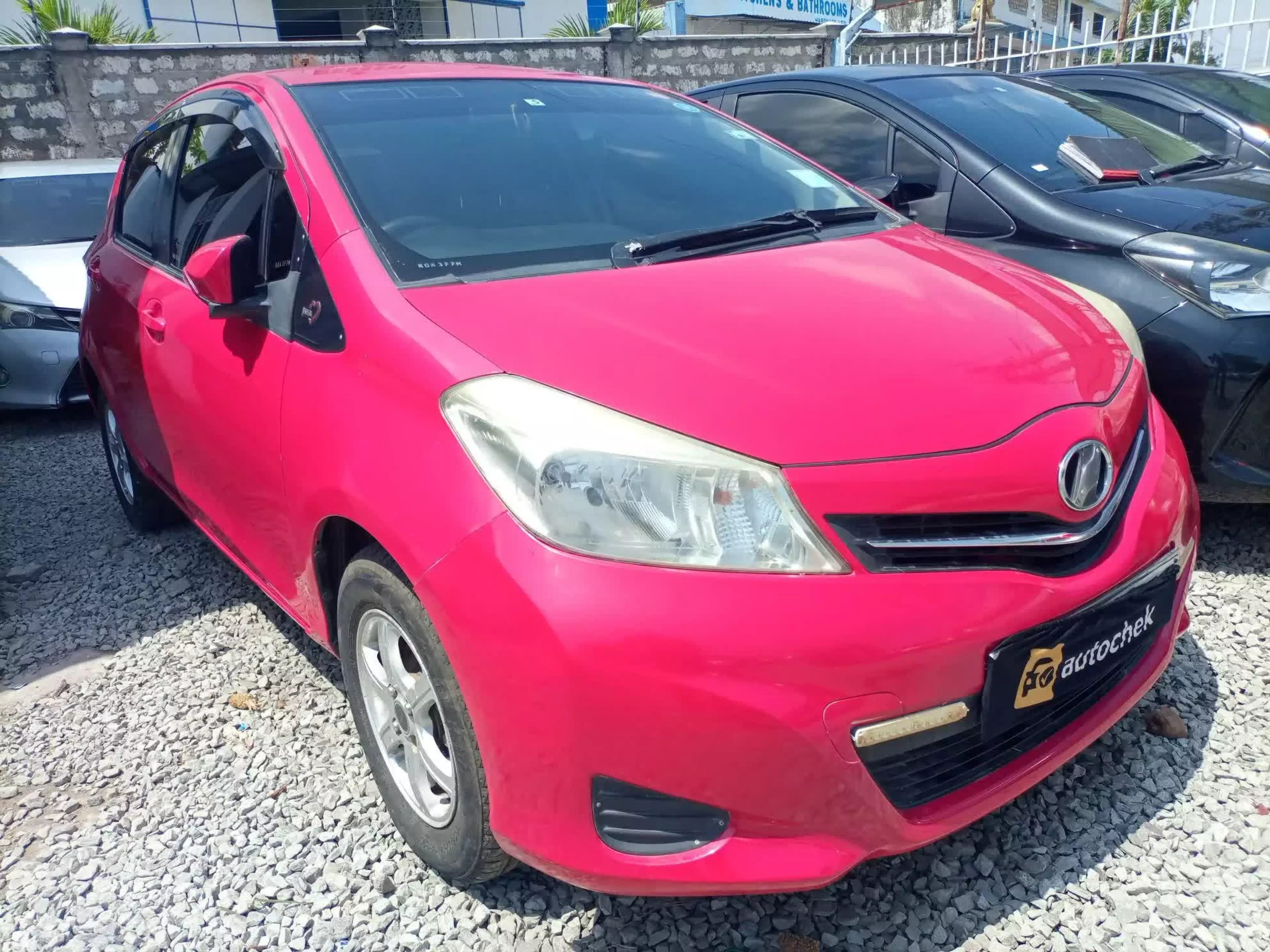Toyota Vitz Jewela - 2013