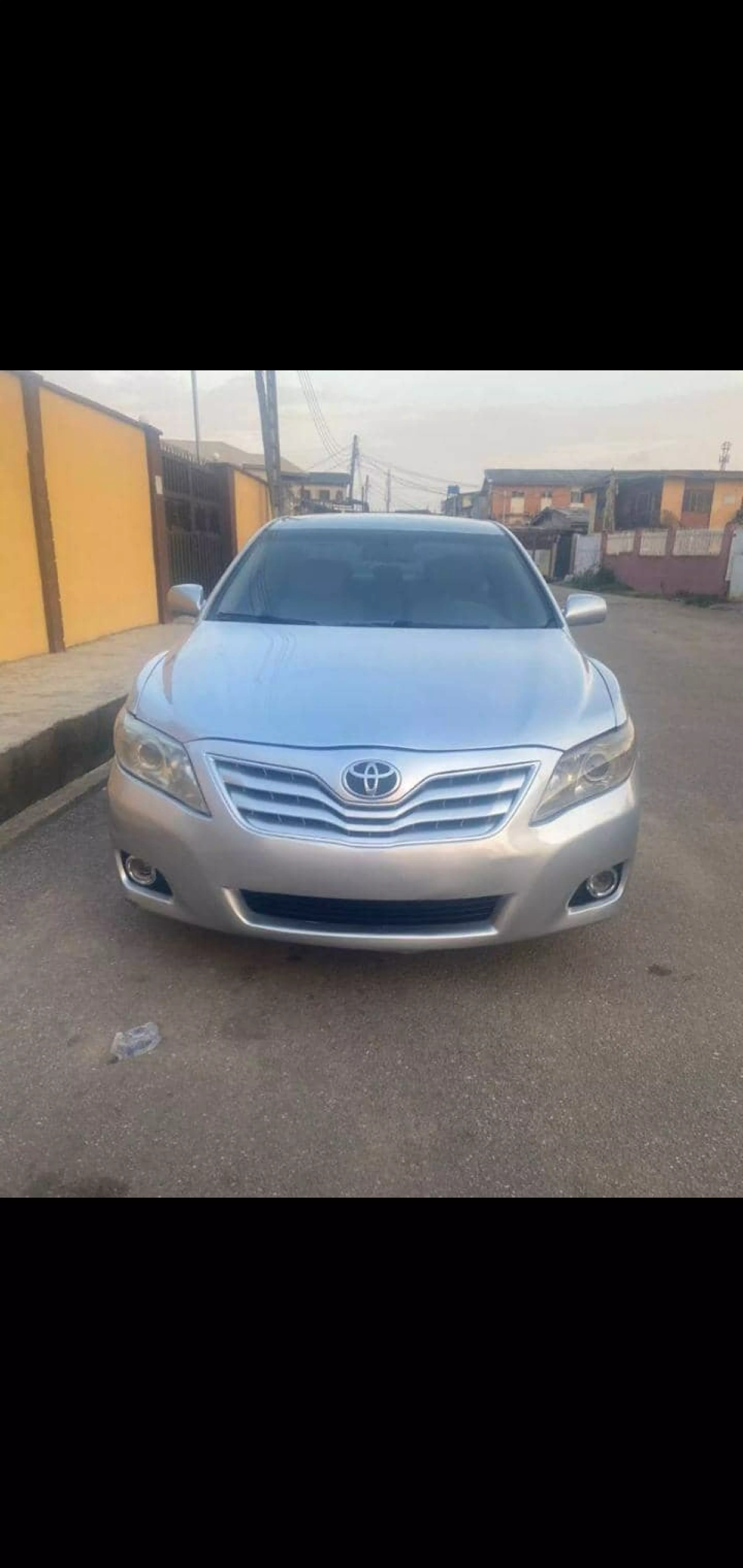 Toyota camry   - 2010