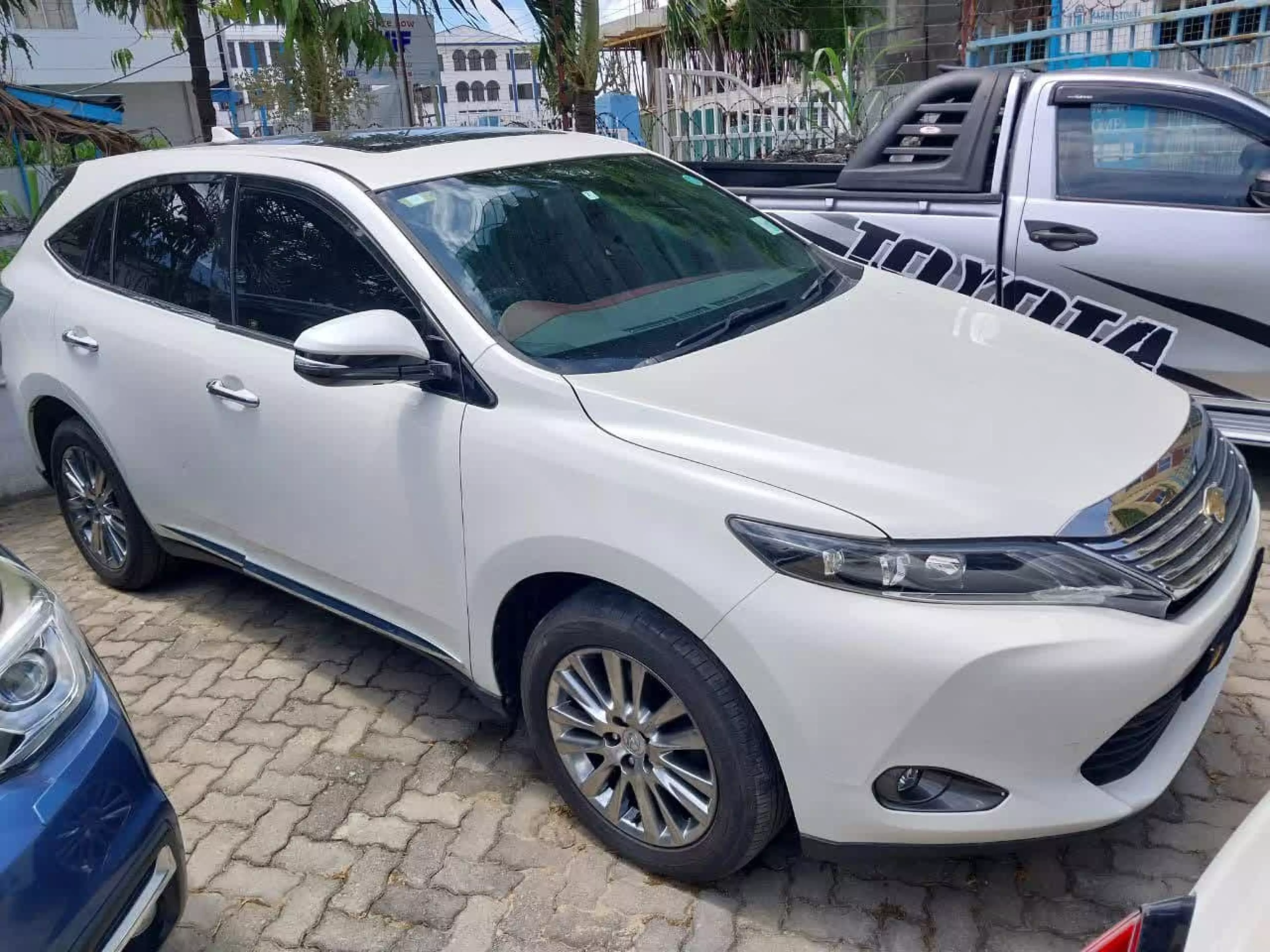Toyota Harrier - 2016