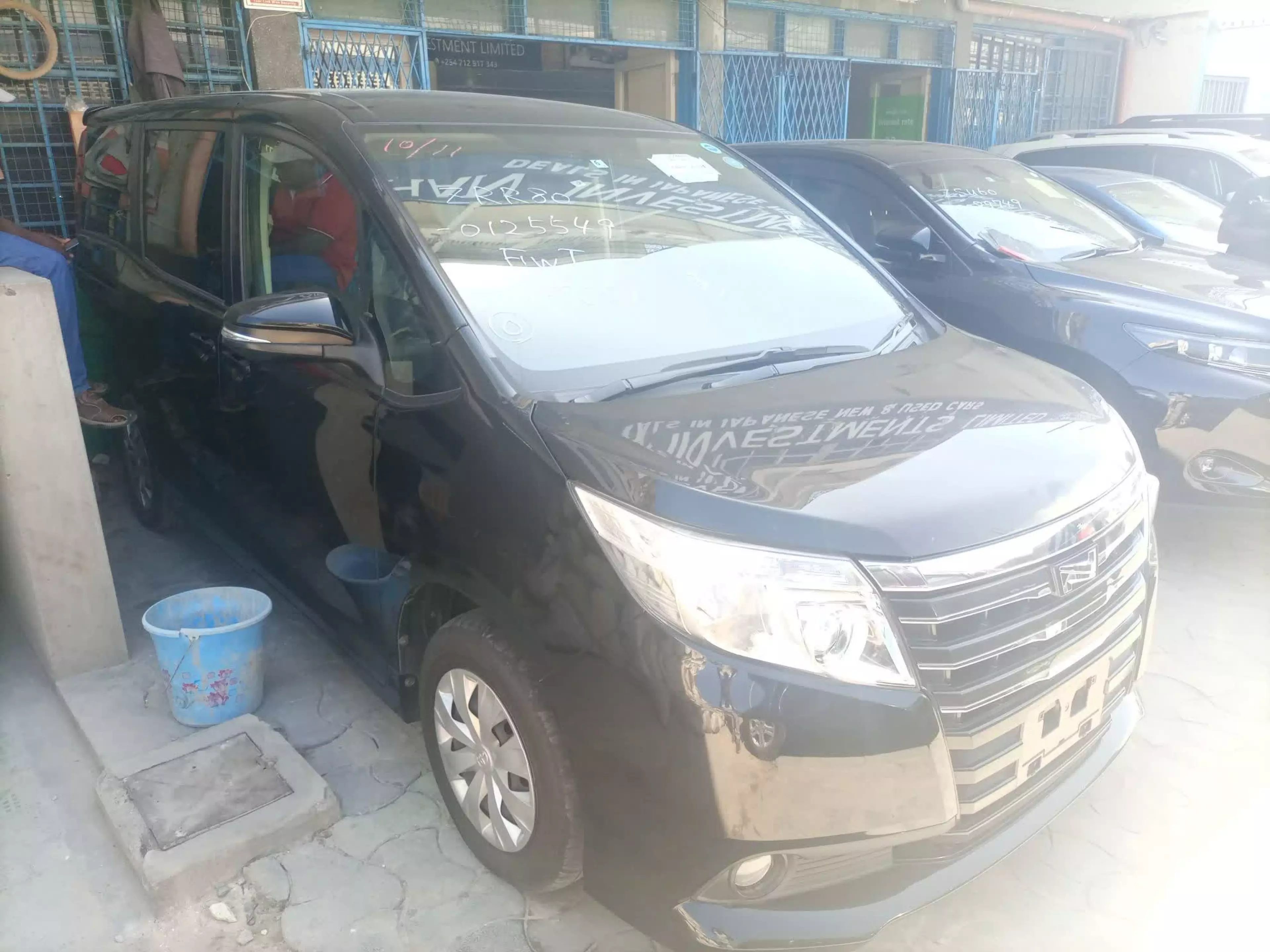 Toyota Noah - 2015