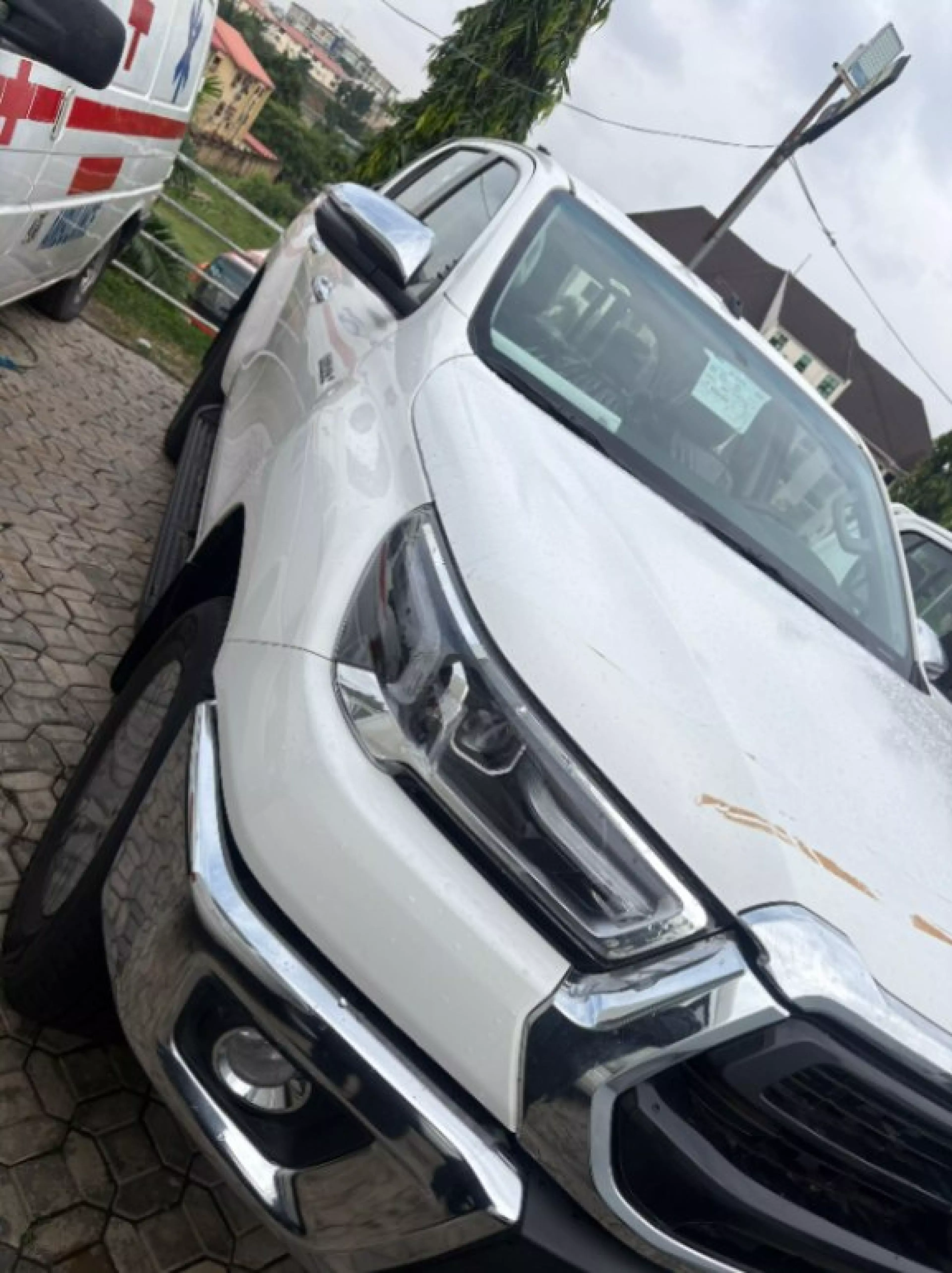Toyota Hilux  - 2024