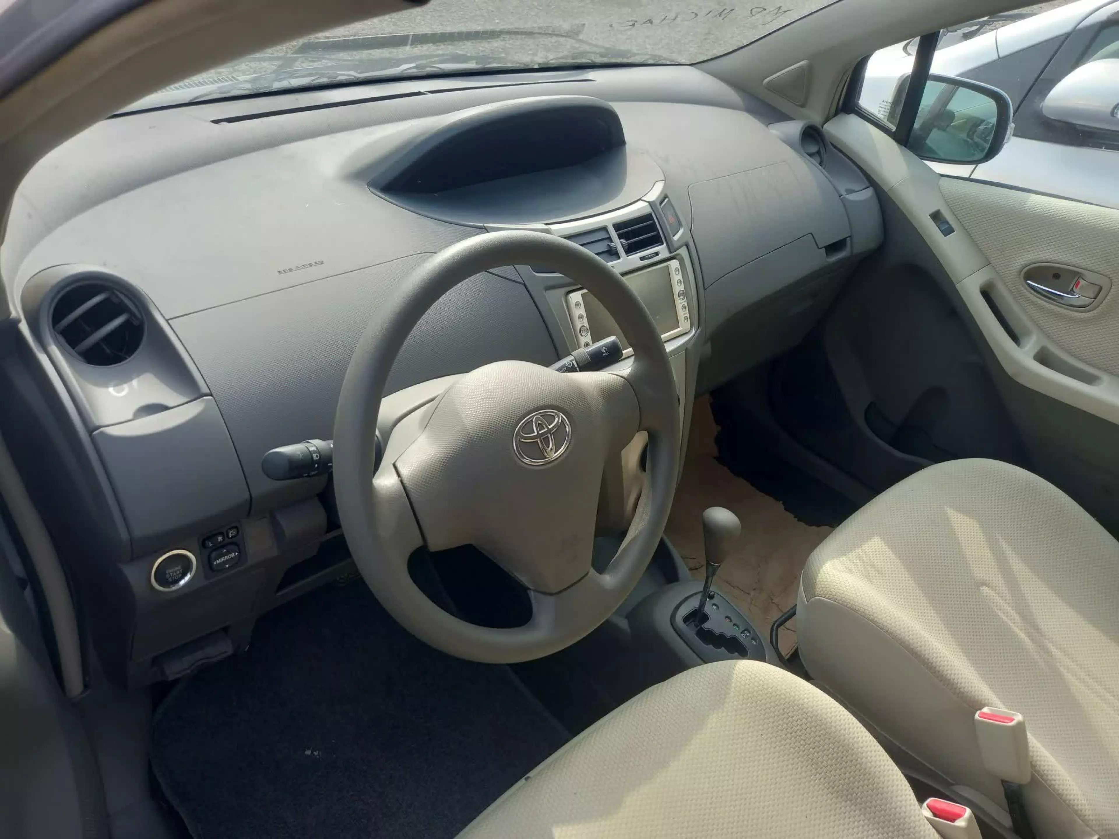 Toyota Vitz   - 2010