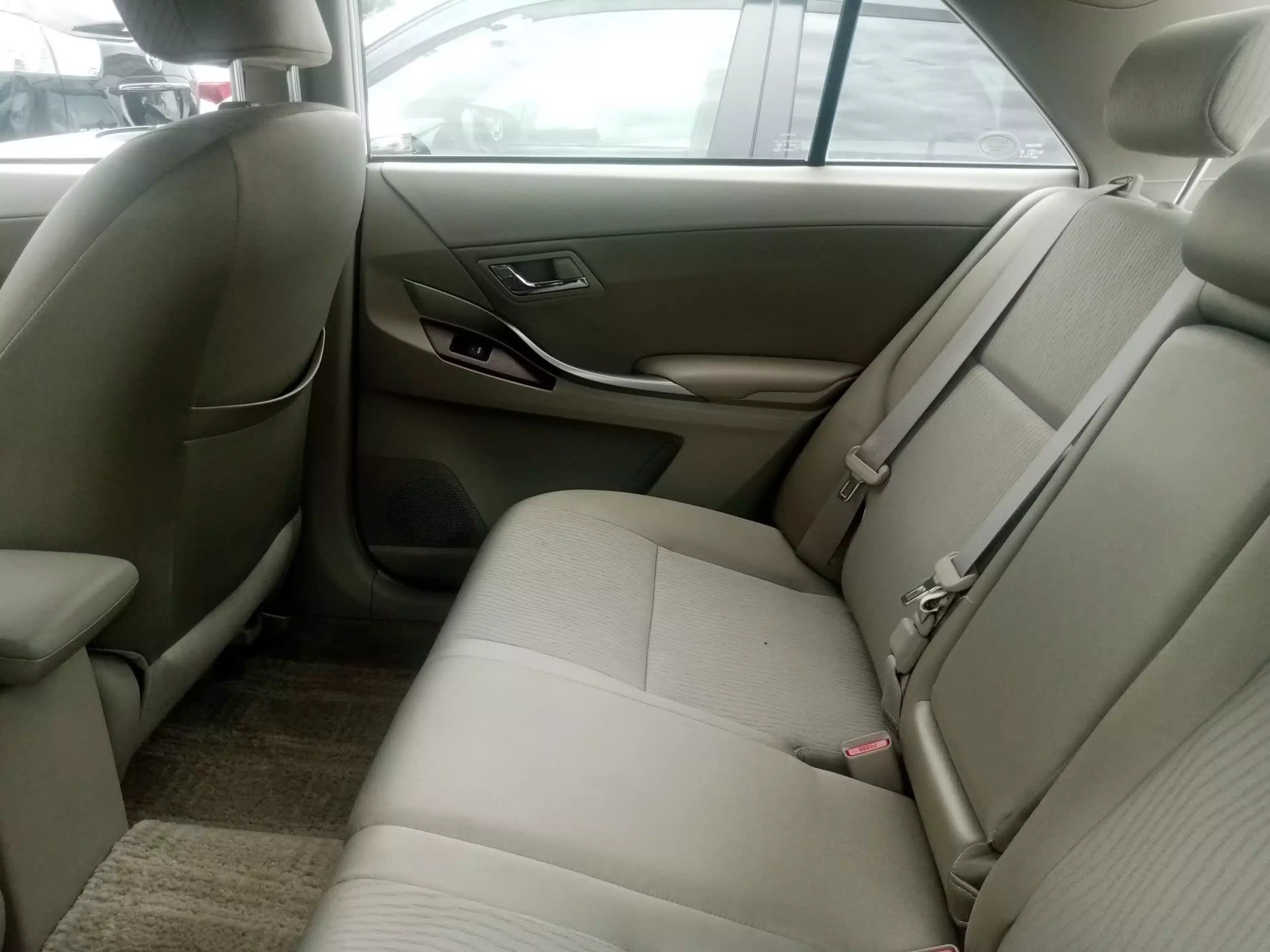 Toyota Premio    - 2012