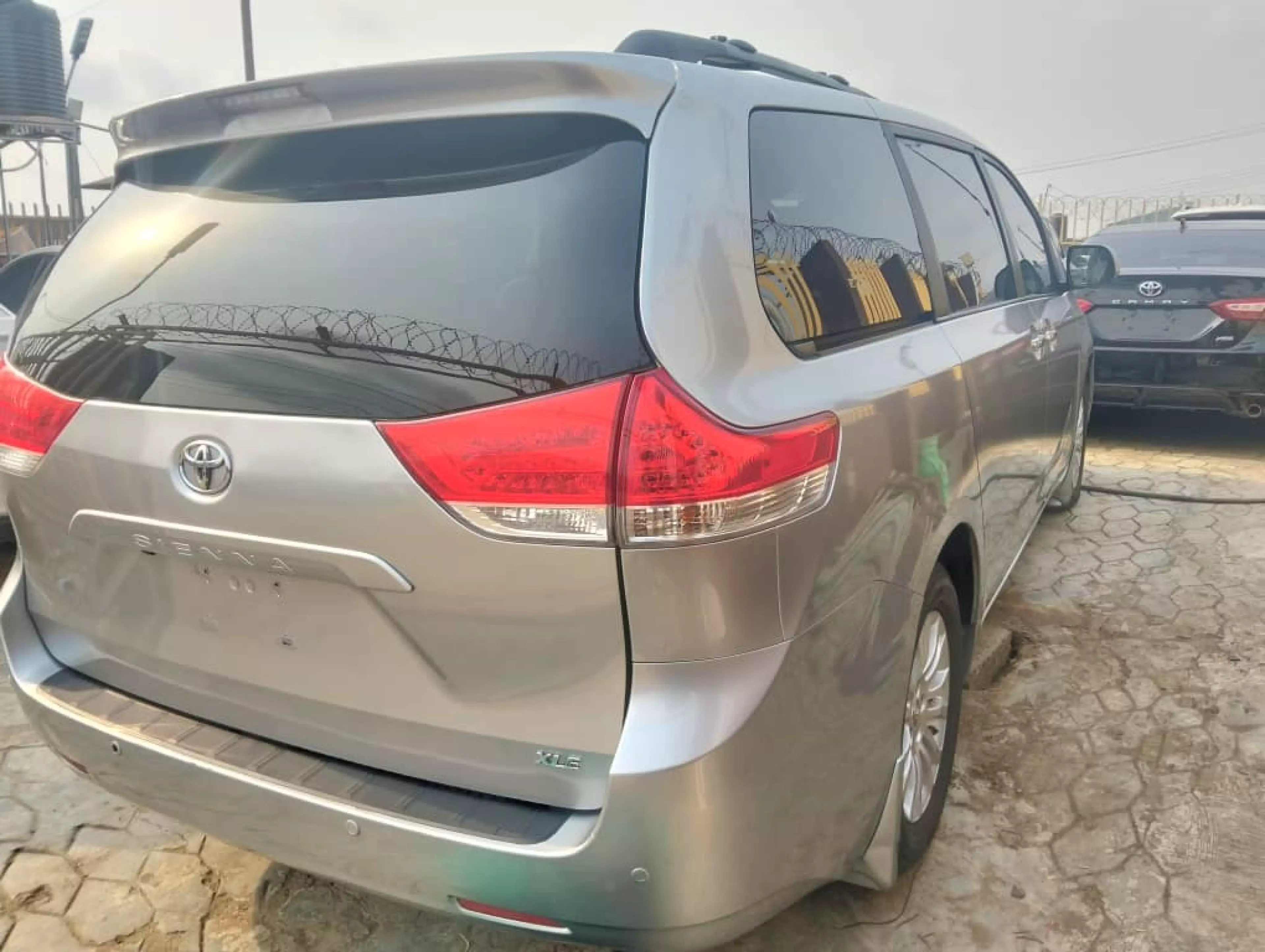 Toyota Sienna   - 2011