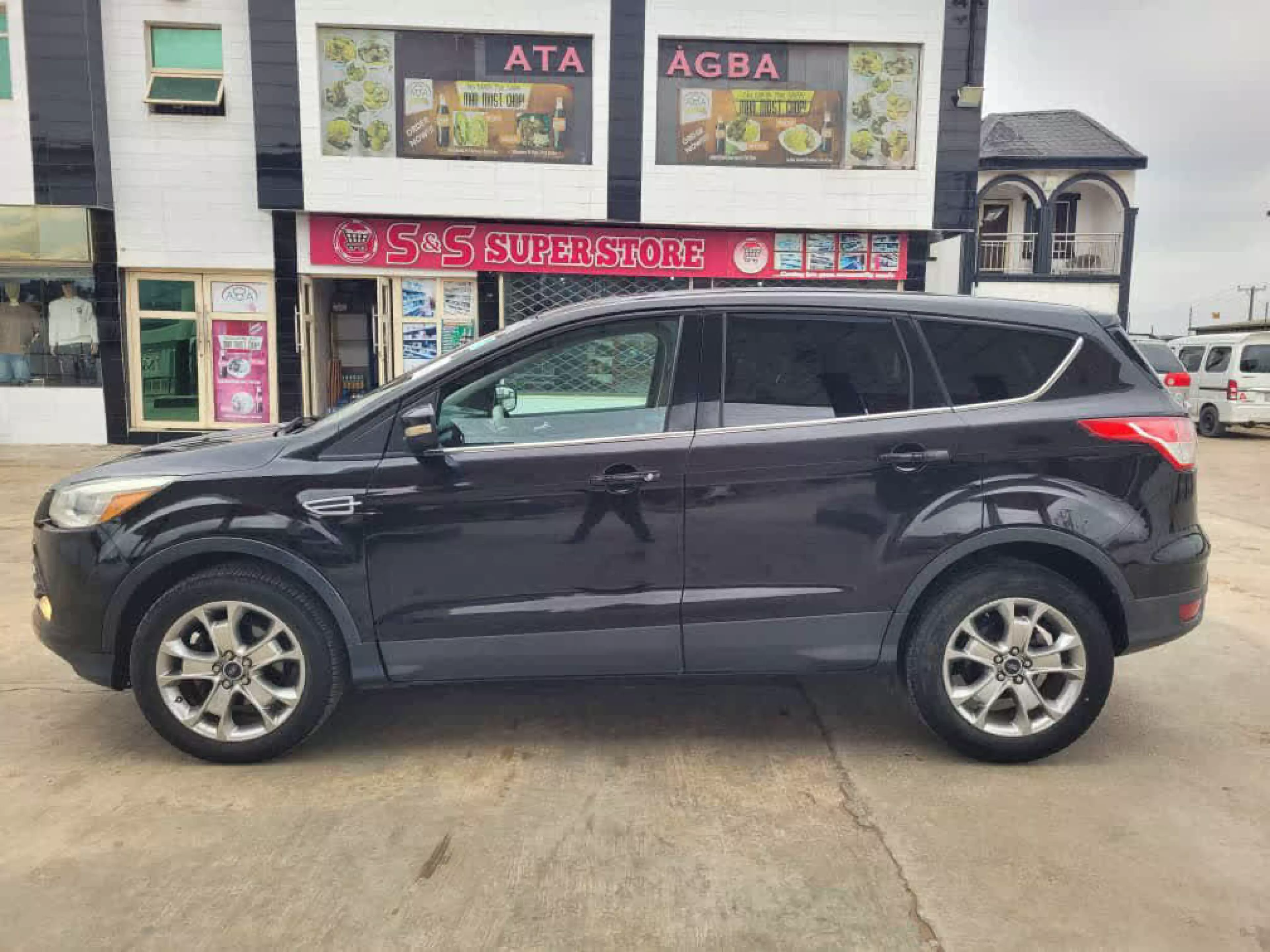 Ford Escape   - 2014