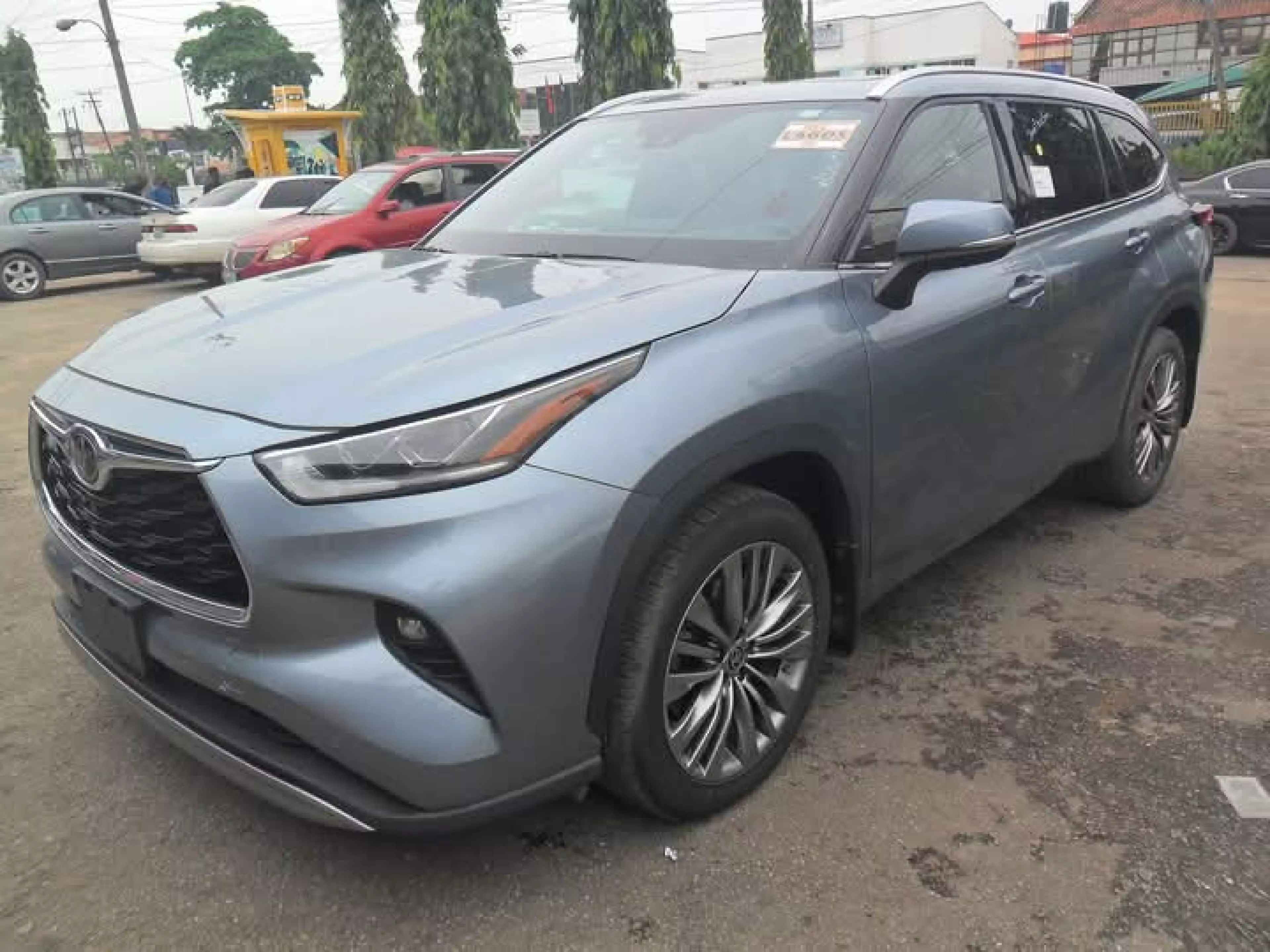 Toyota Highlander   - 2020