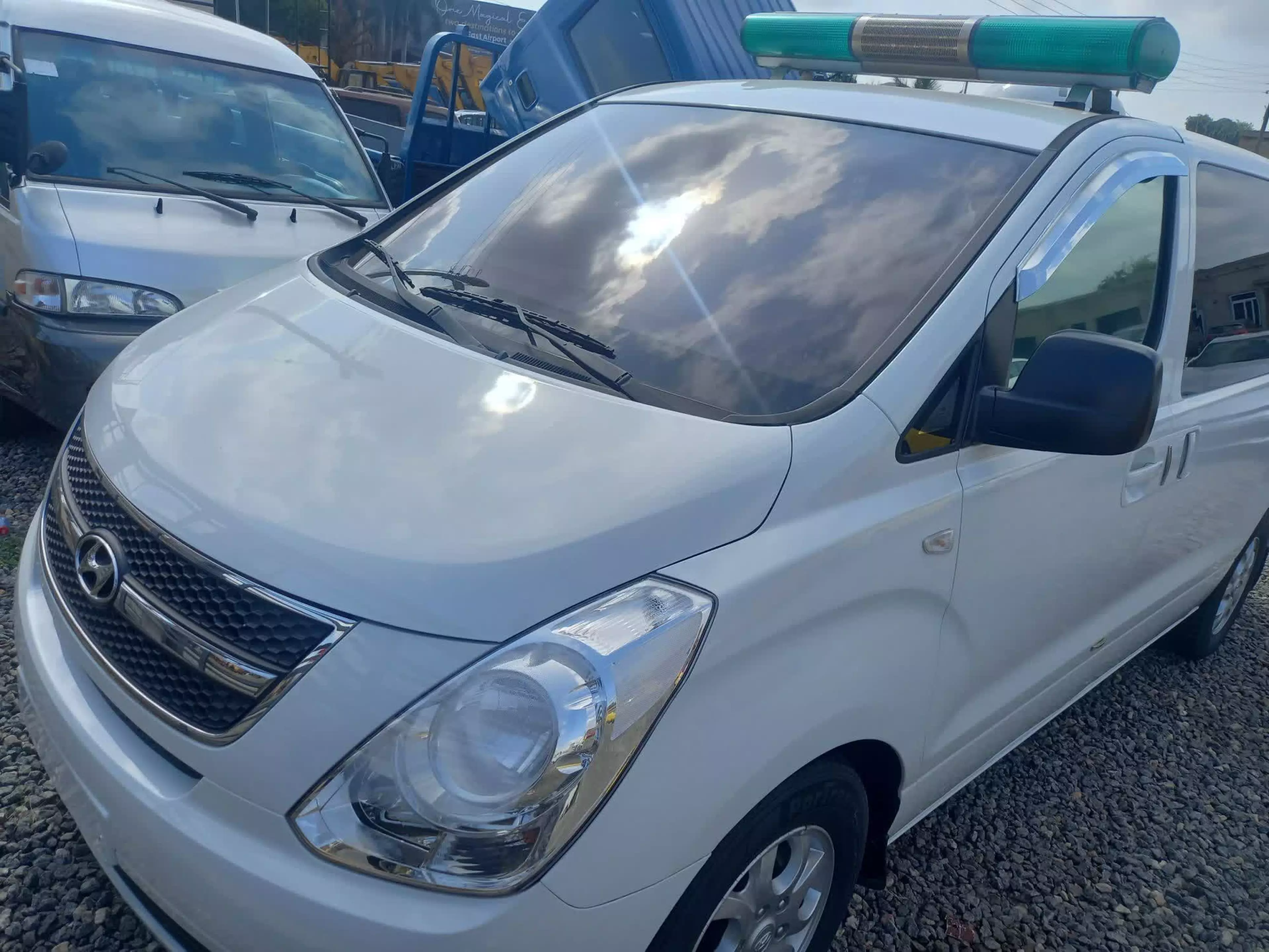 Hyundai H-1 Starex - 2012